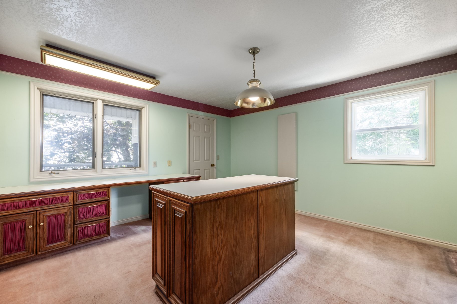  Timeless Holladay Opportunity Backing Cottonwood Club - 物件實景
