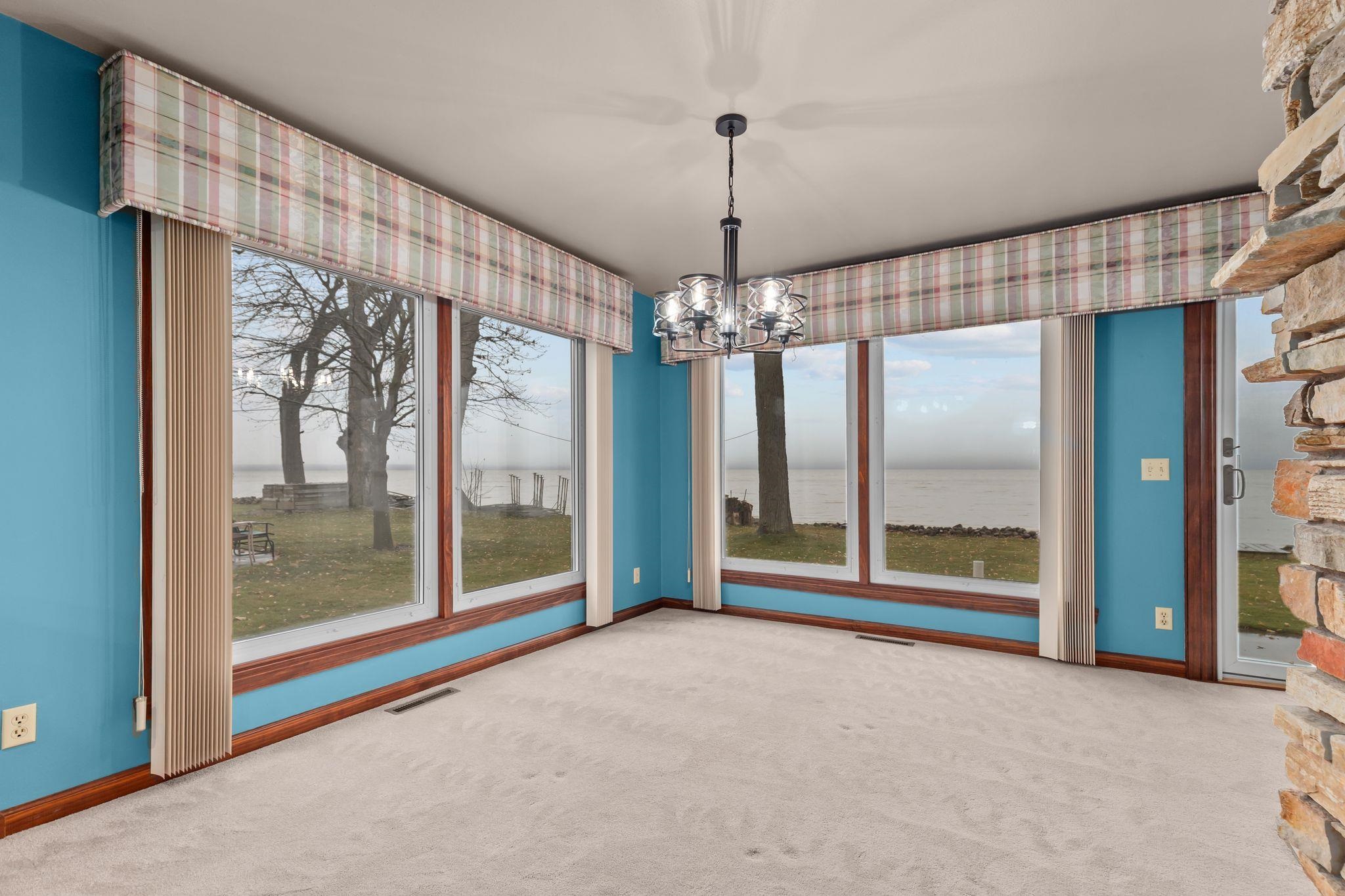 MENASHA, Wisconsin, 54942, United States, 4 Bedrooms Bedrooms, ,2 BathroomsBathrooms,Residential,For Sale,1996983