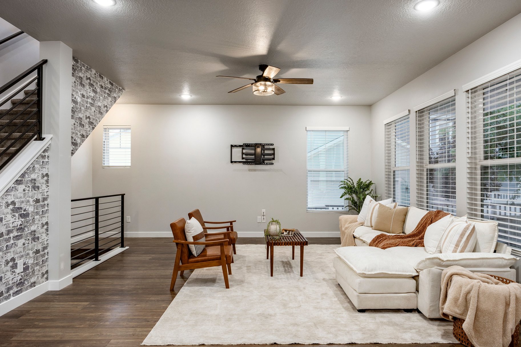  Daybreak Living With A 3-Car Garage - 物件實景