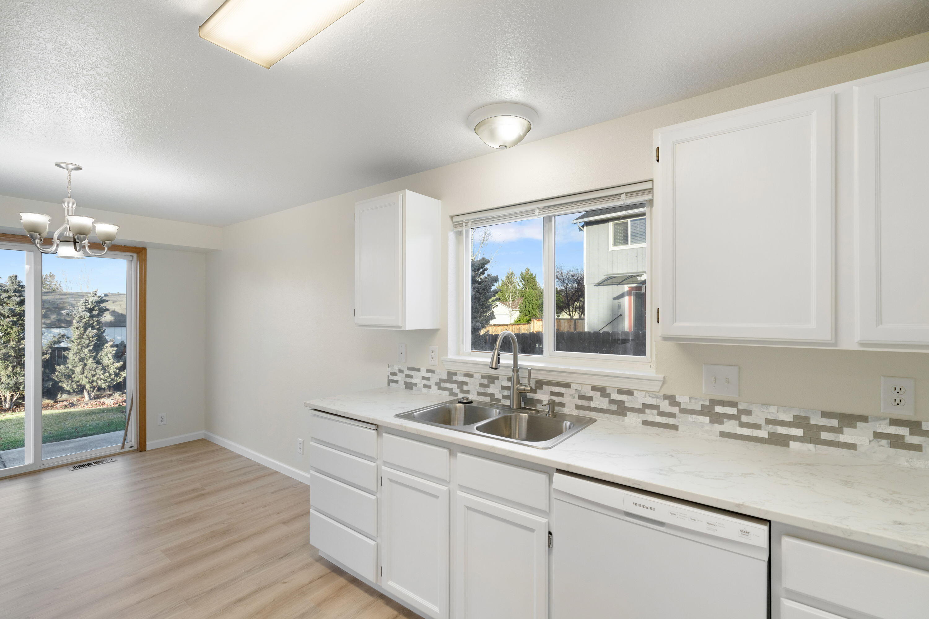 Bend, Oregon, 97701, United States, 3 Bedrooms Bedrooms, ,2 BathroomsBathrooms,Residential,For Sale,1697036