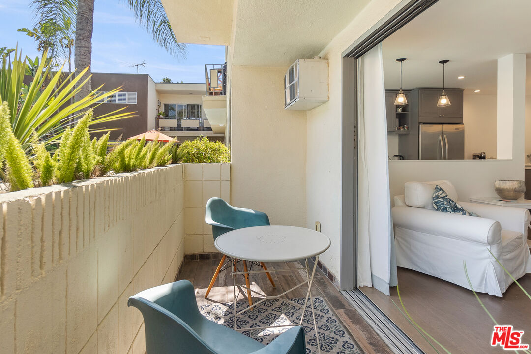 West Hollywood, California, 90046, United States, 2 Bedrooms Bedrooms, ,2 BathroomsBathrooms,Residential,For Sale,1794997