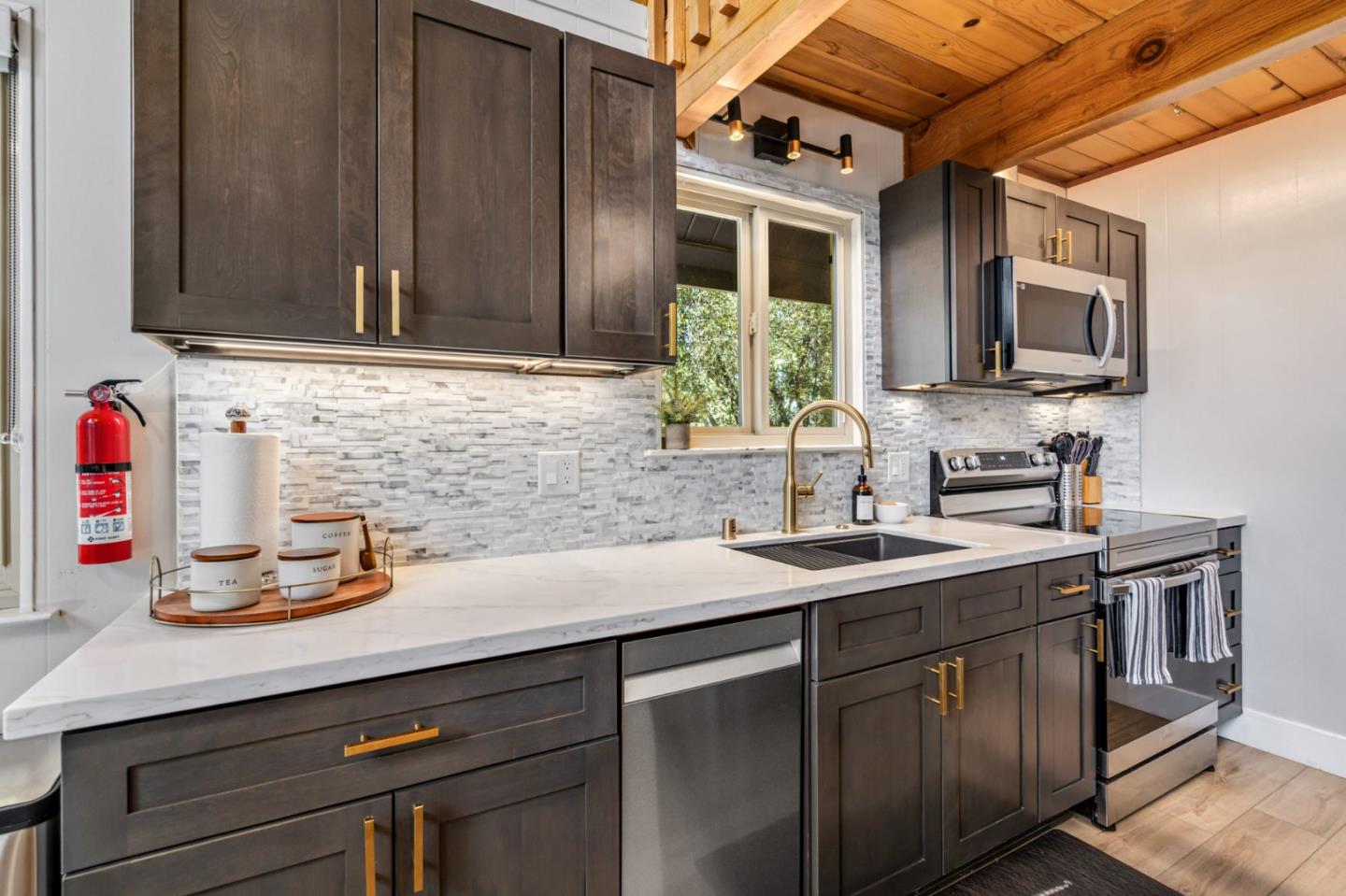 Groveland, California, 95321, United States, 2 Bedrooms Bedrooms, ,3 BathroomsBathrooms,Residential,For Sale,1962373