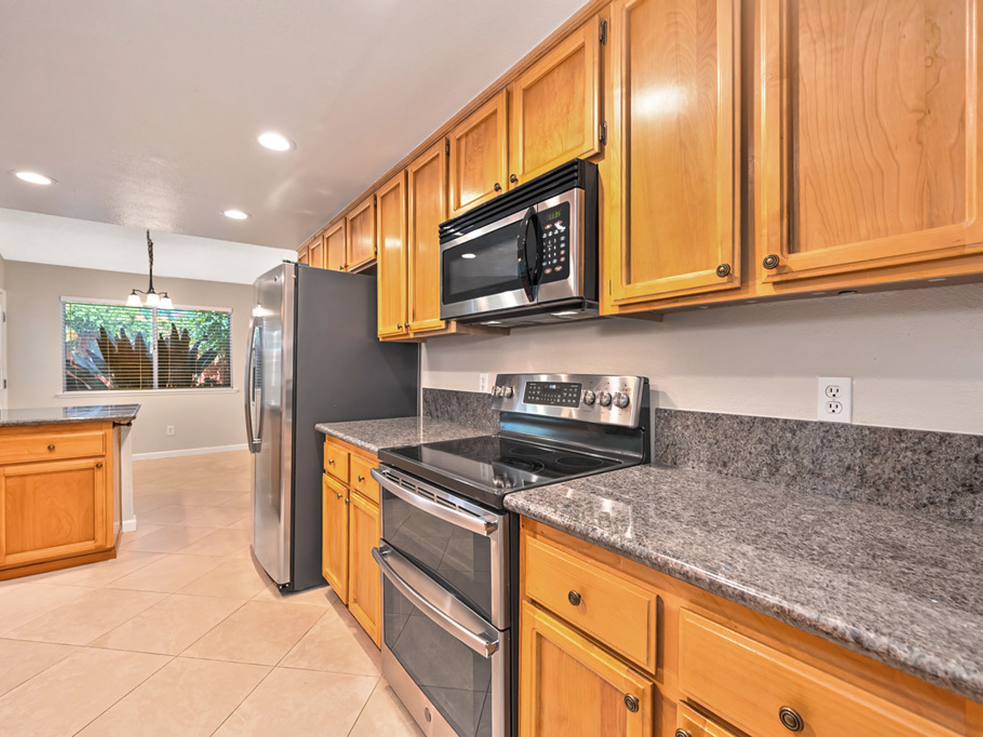  2712 Stoughton Way, Sacramento, CA 95827 - 物件實景