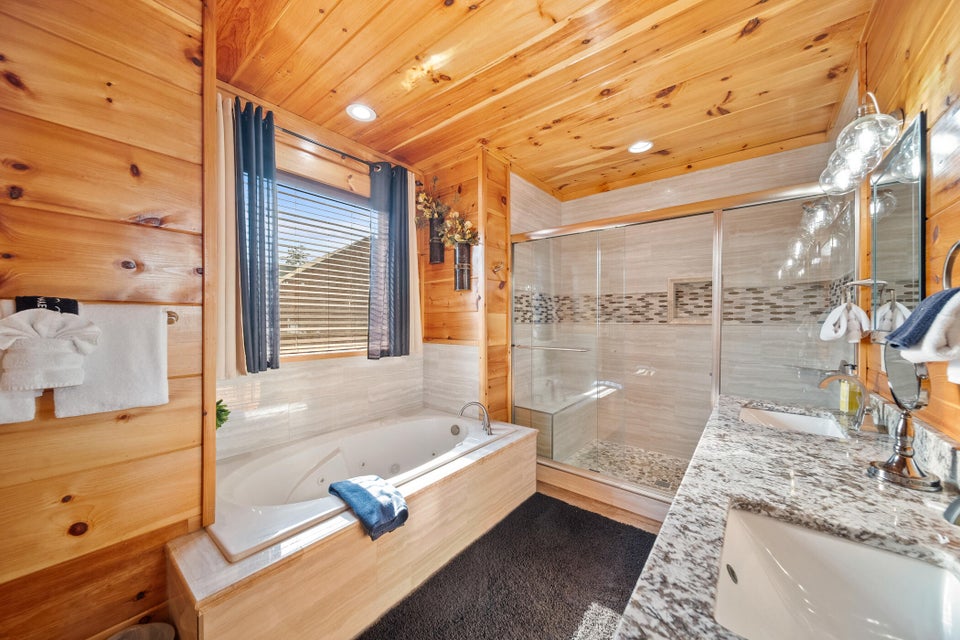 Sevierville, Tennessee, 37876, United States, 4 Bedrooms Bedrooms, ,6 BathroomsBathrooms,Residential,For Sale,1976346