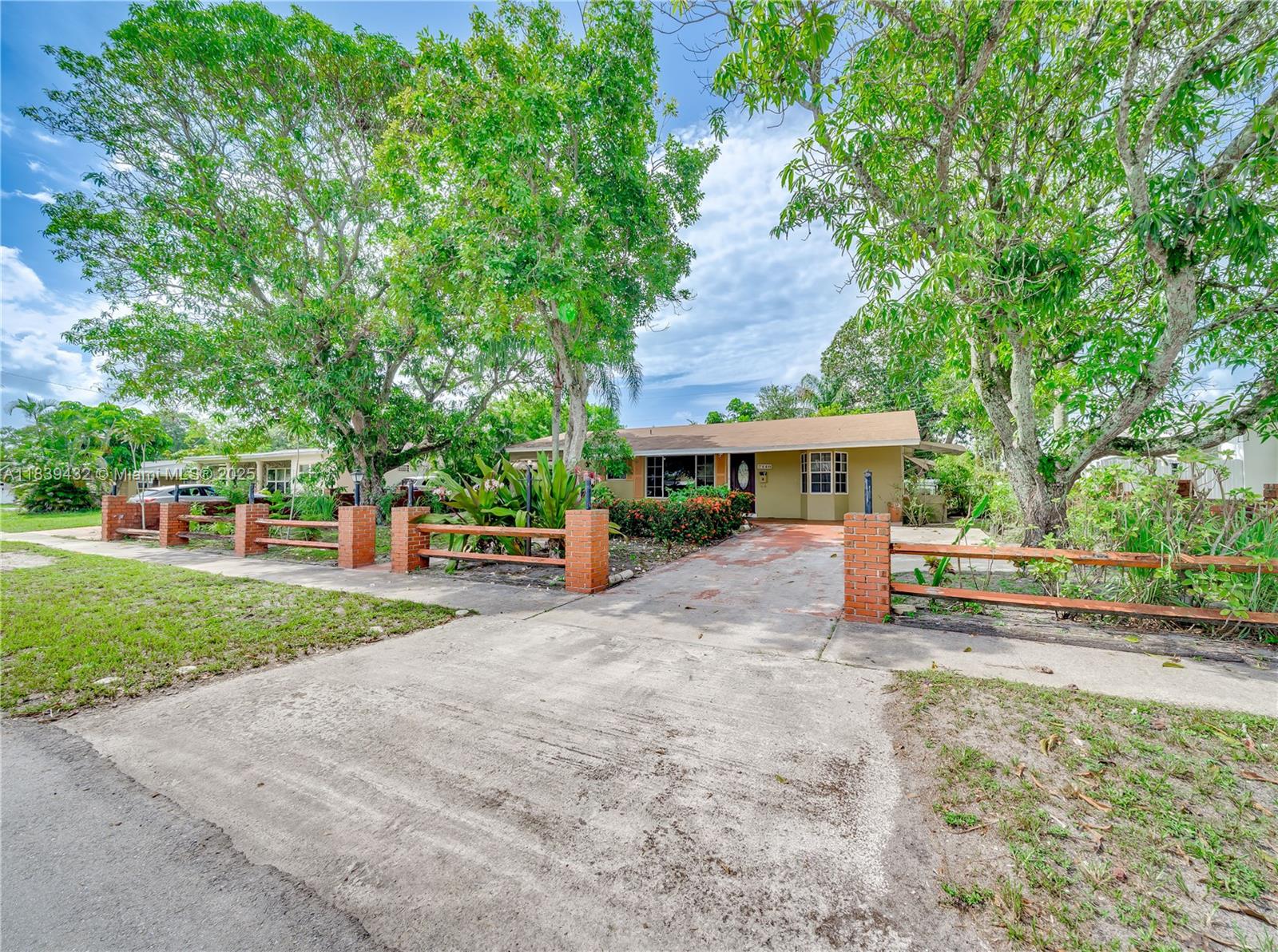Hollywood, Florida, 33024, United States, 3 Bedrooms Bedrooms, ,2 BathroomsBathrooms,Residential,For Sale,1892932
