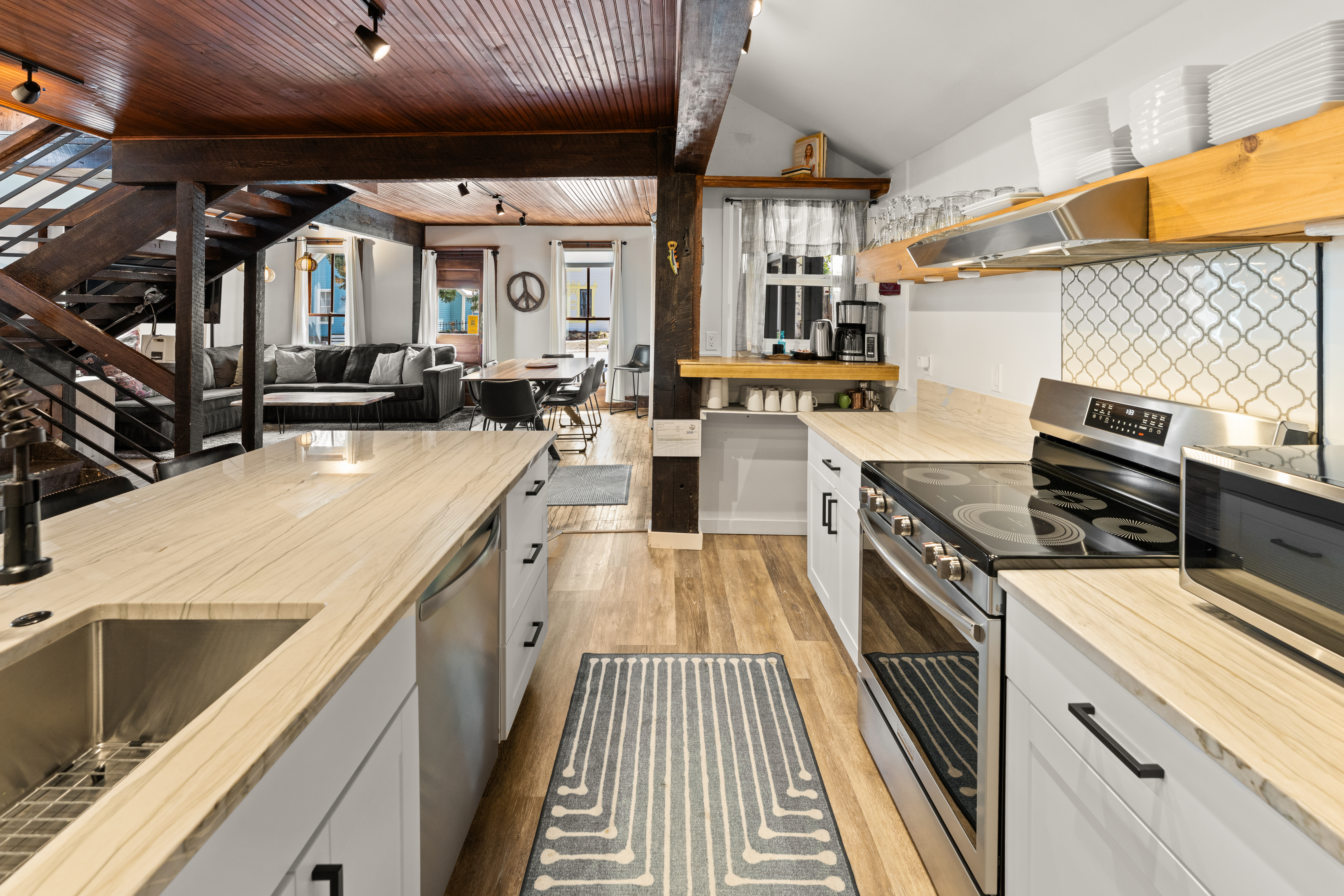  Meticulously Remodeled Historic Home - 物件實景