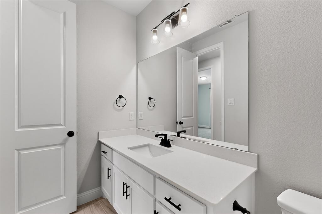 Mansfield, Texas, 76063, United States, 4 Bedrooms Bedrooms, ,4 BathroomsBathrooms,Residential,For Sale,1937764