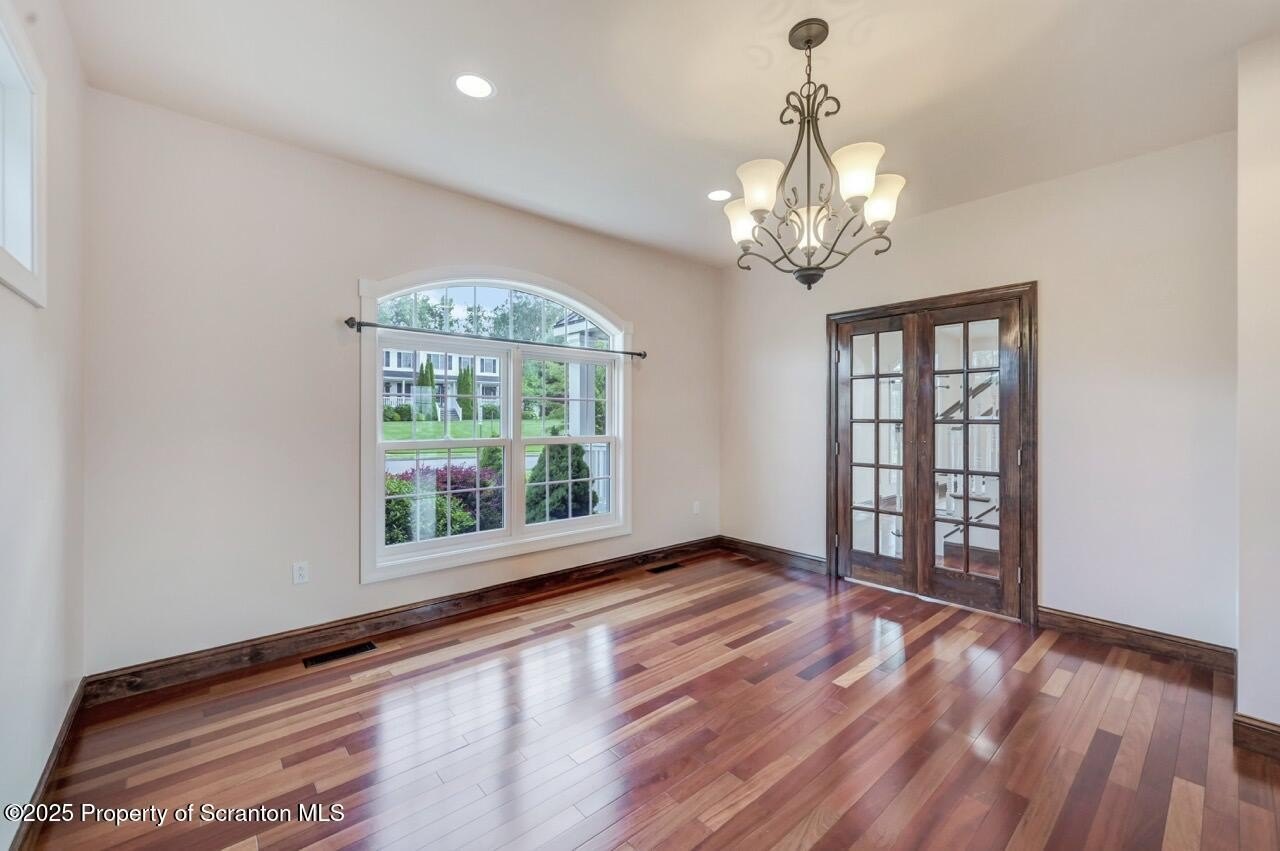 Throop, Pennsylvania, 18512, United States, 3 Bedrooms Bedrooms, ,3 BathroomsBathrooms,Residential,For Sale,1889511