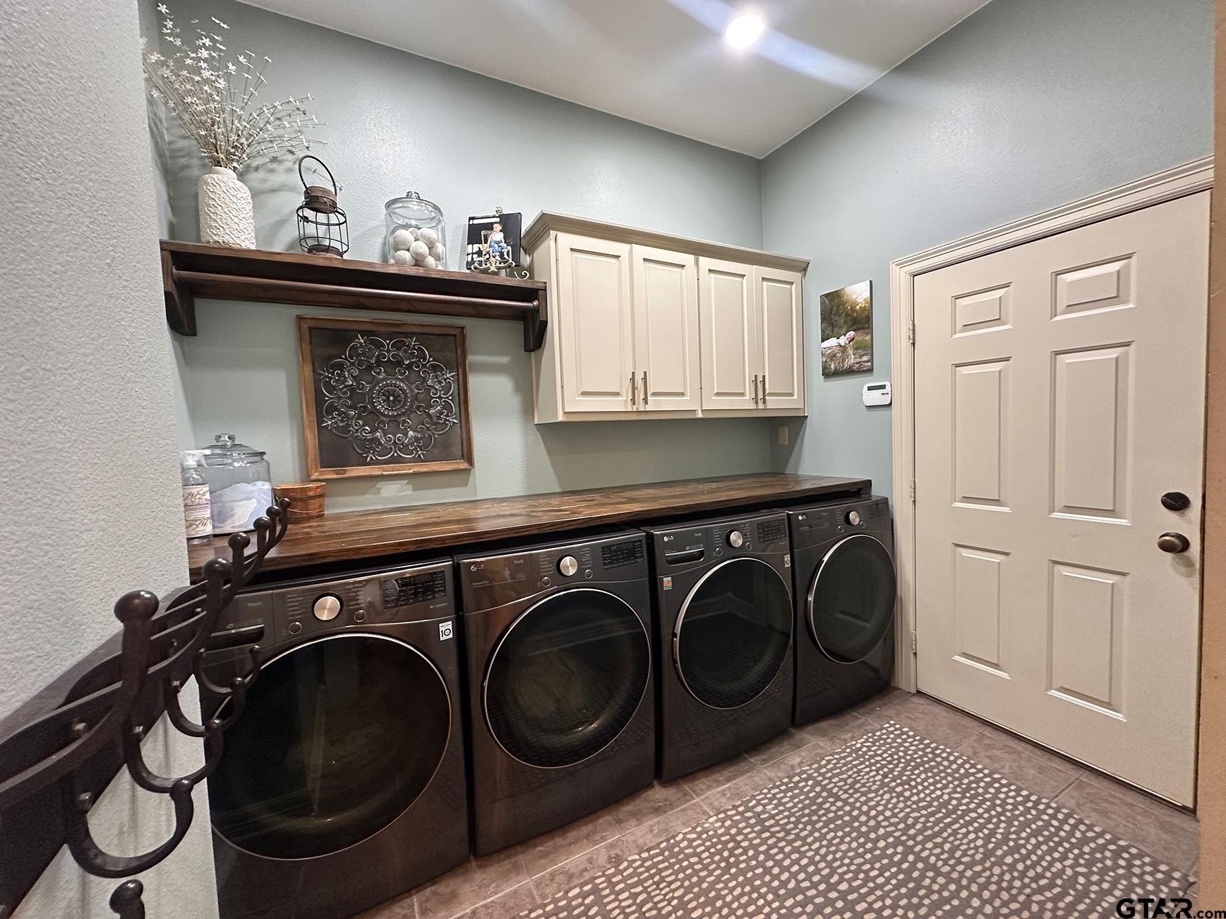 Pittsburg, Texas, 75686, United States, 5 Bedrooms Bedrooms, ,4 BathroomsBathrooms,Residential,For Sale,1978911