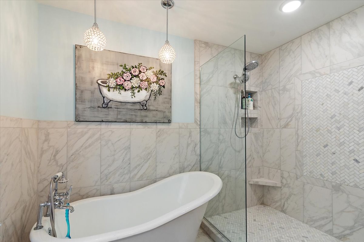 Five Points, Tennessee, 38457, United States, 4 Bedrooms Bedrooms, ,4 BathroomsBathrooms,Residential,For Sale,1902817