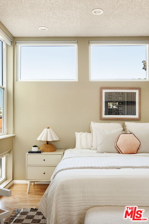 Los Angeles, California, 90034, United States, 2 Bedrooms Bedrooms, ,3 BathroomsBathrooms,Residential,For Sale,1991058