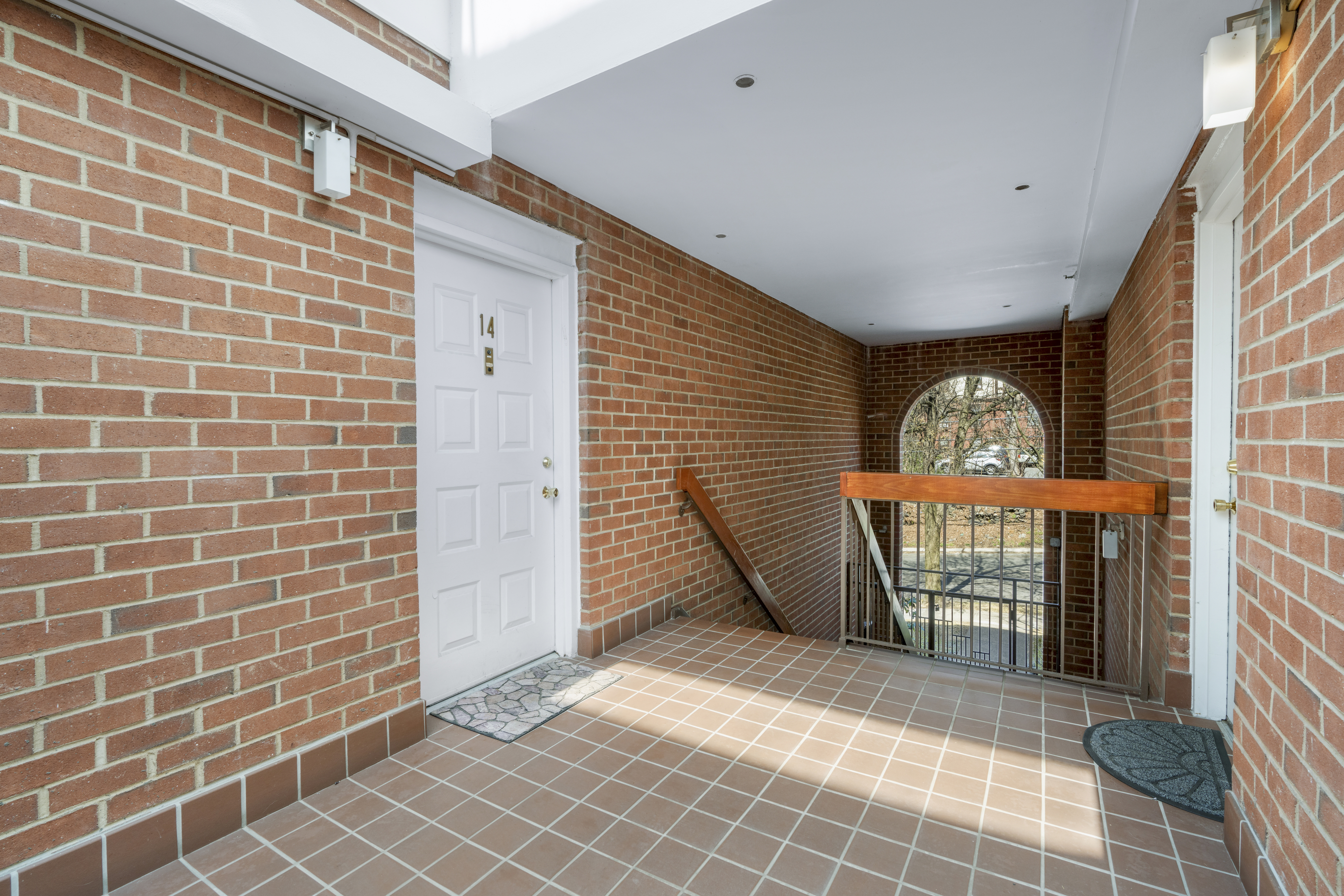  Two-Level Townhouse in White Plains - 物件實景