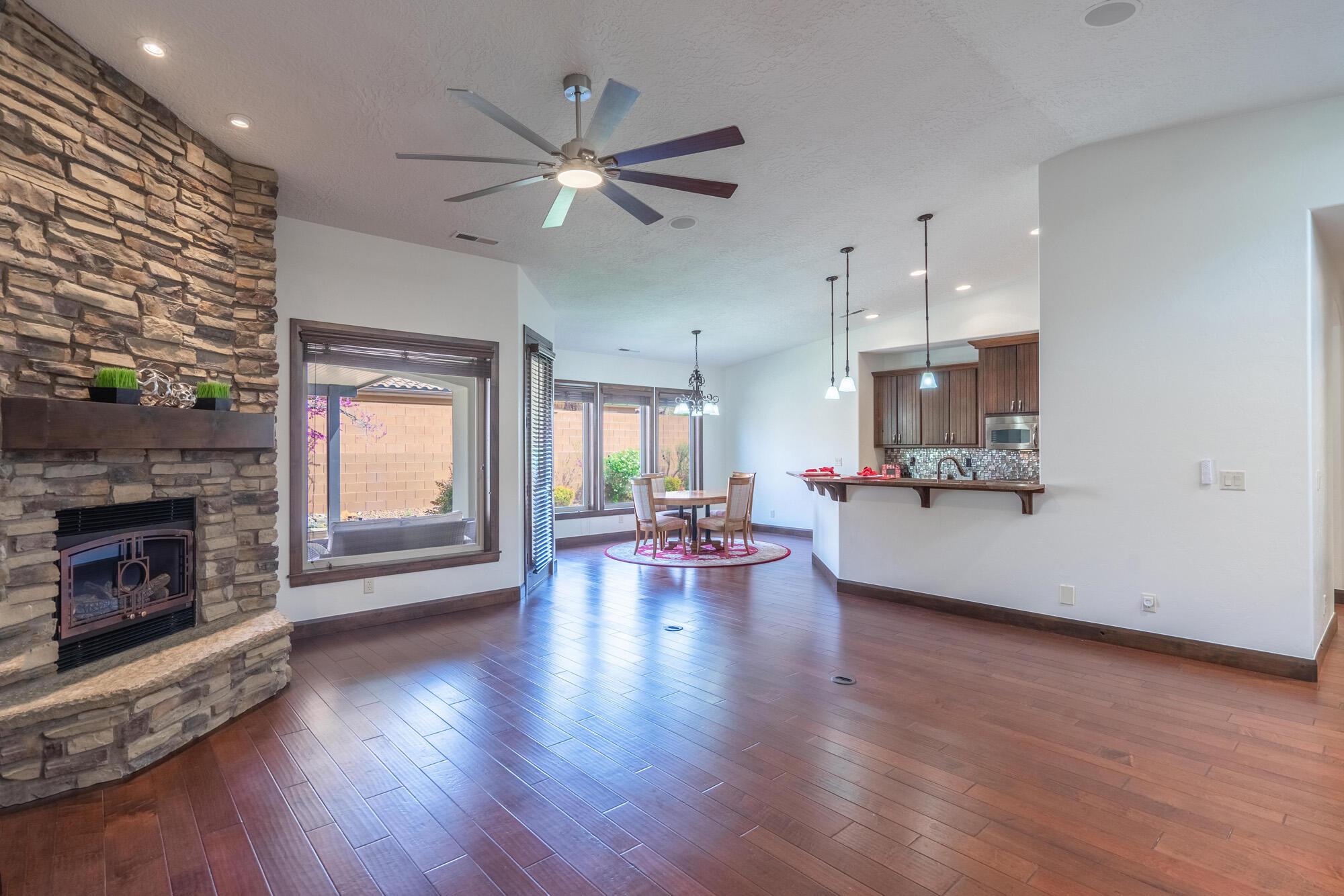 Washington, Utah, 84780, United States, 4 Bedrooms Bedrooms, ,2 BathroomsBathrooms,Residential,For Sale,2009720