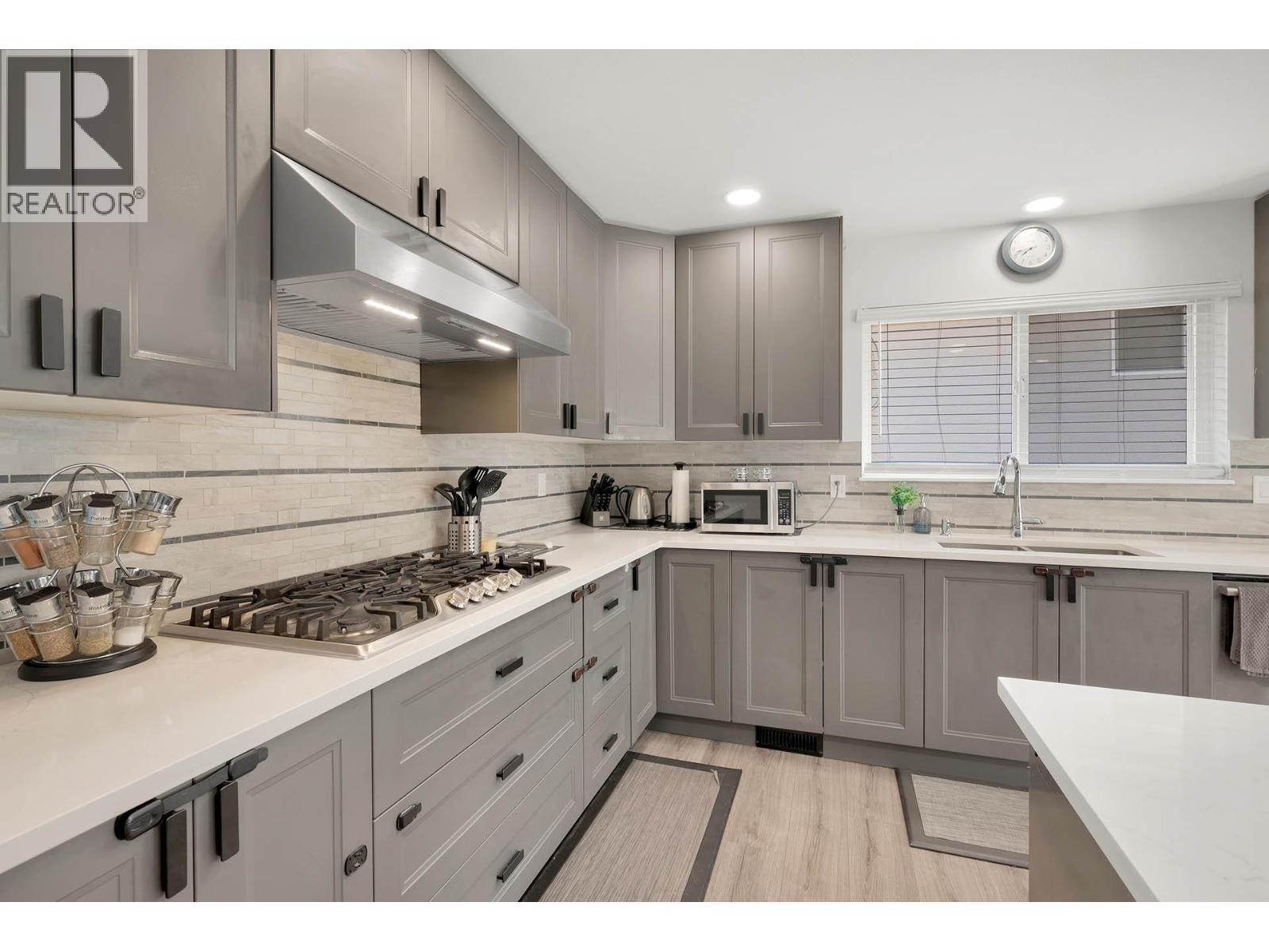 KAMLOOPS, British Columbia, V1S 1W2, CA, 6 Bedrooms Bedrooms, ,4 BathroomsBathrooms,Residential,For Sale,1950563