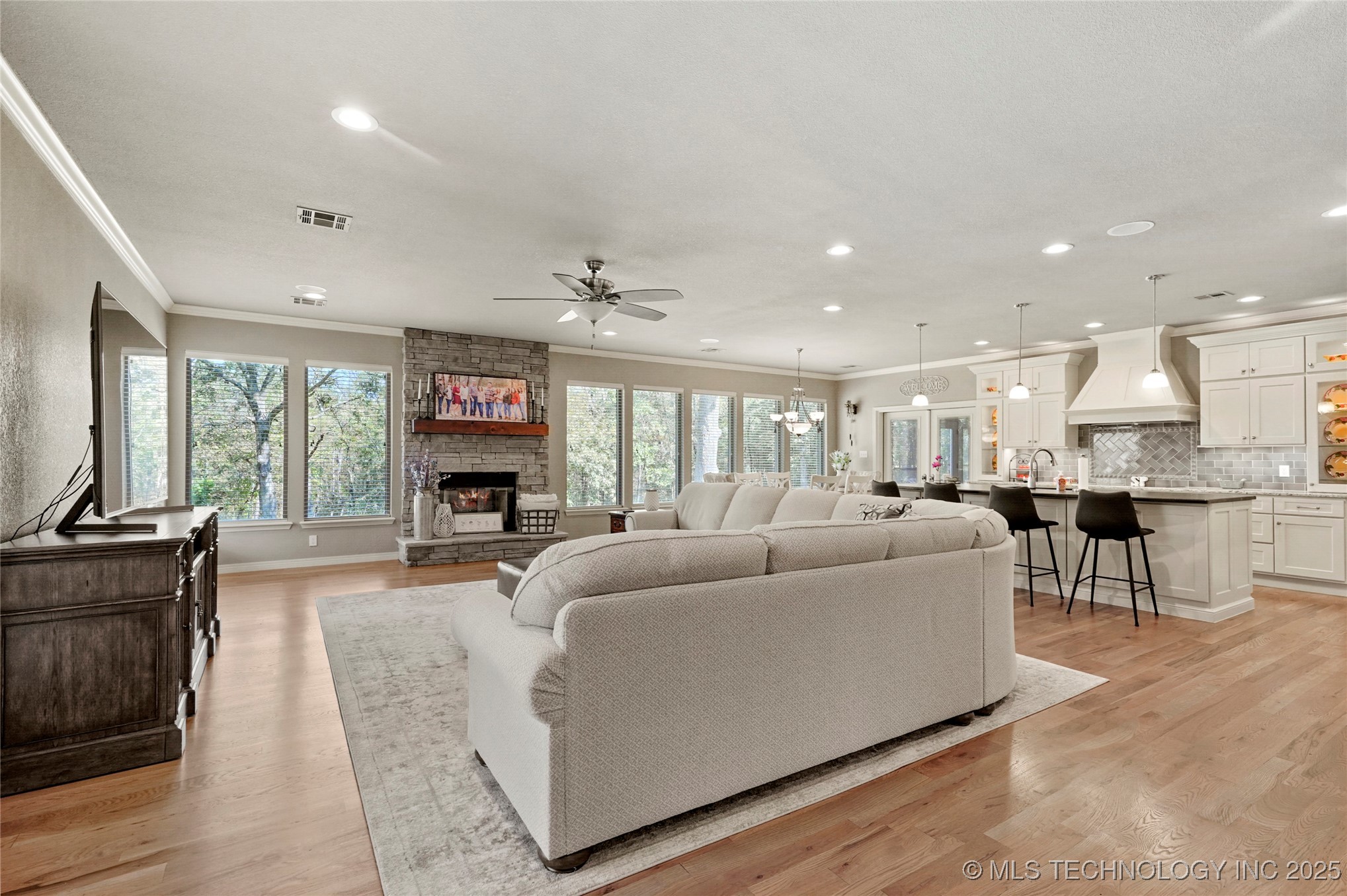 Catoosa, Oklahoma, 74015, United States, 3 Bedrooms Bedrooms, ,3 BathroomsBathrooms,Residential,For Sale,1987944