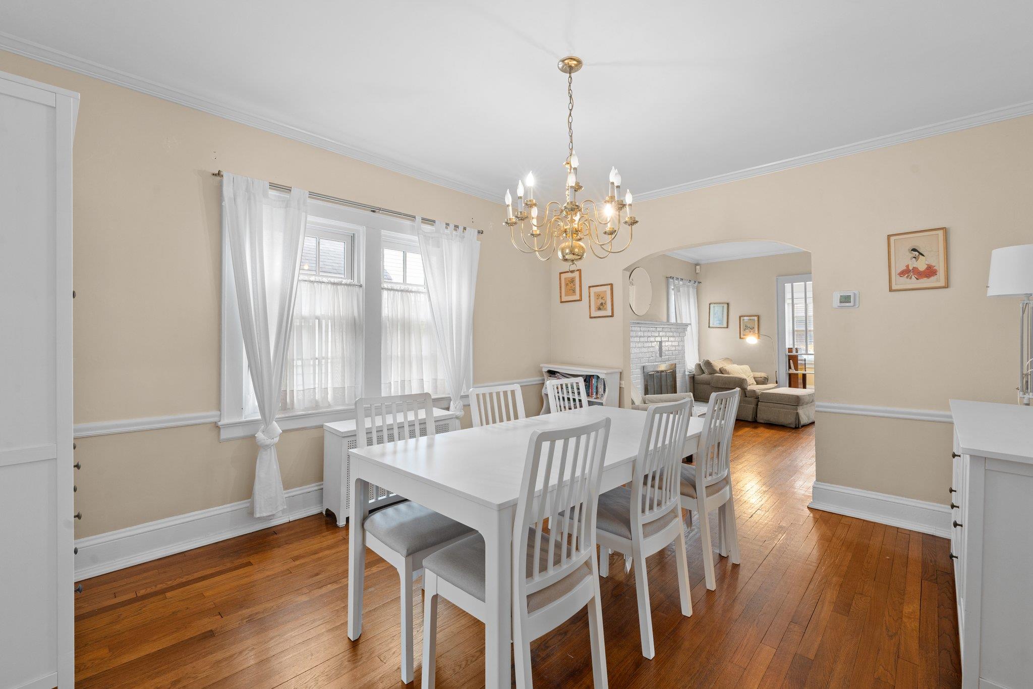 Rockville Centre, New York, 11570, United States, 4 Bedrooms Bedrooms, ,2 BathroomsBathrooms,Residential,For Sale,1928749
