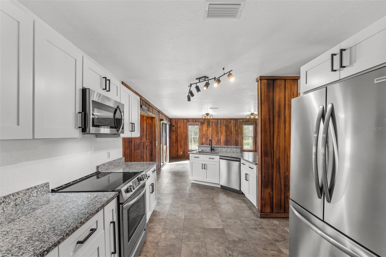FROSTPROOF, Florida, 33843, United States, 4 Bedrooms Bedrooms, ,3 BathroomsBathrooms,Residential,For Sale,1864112