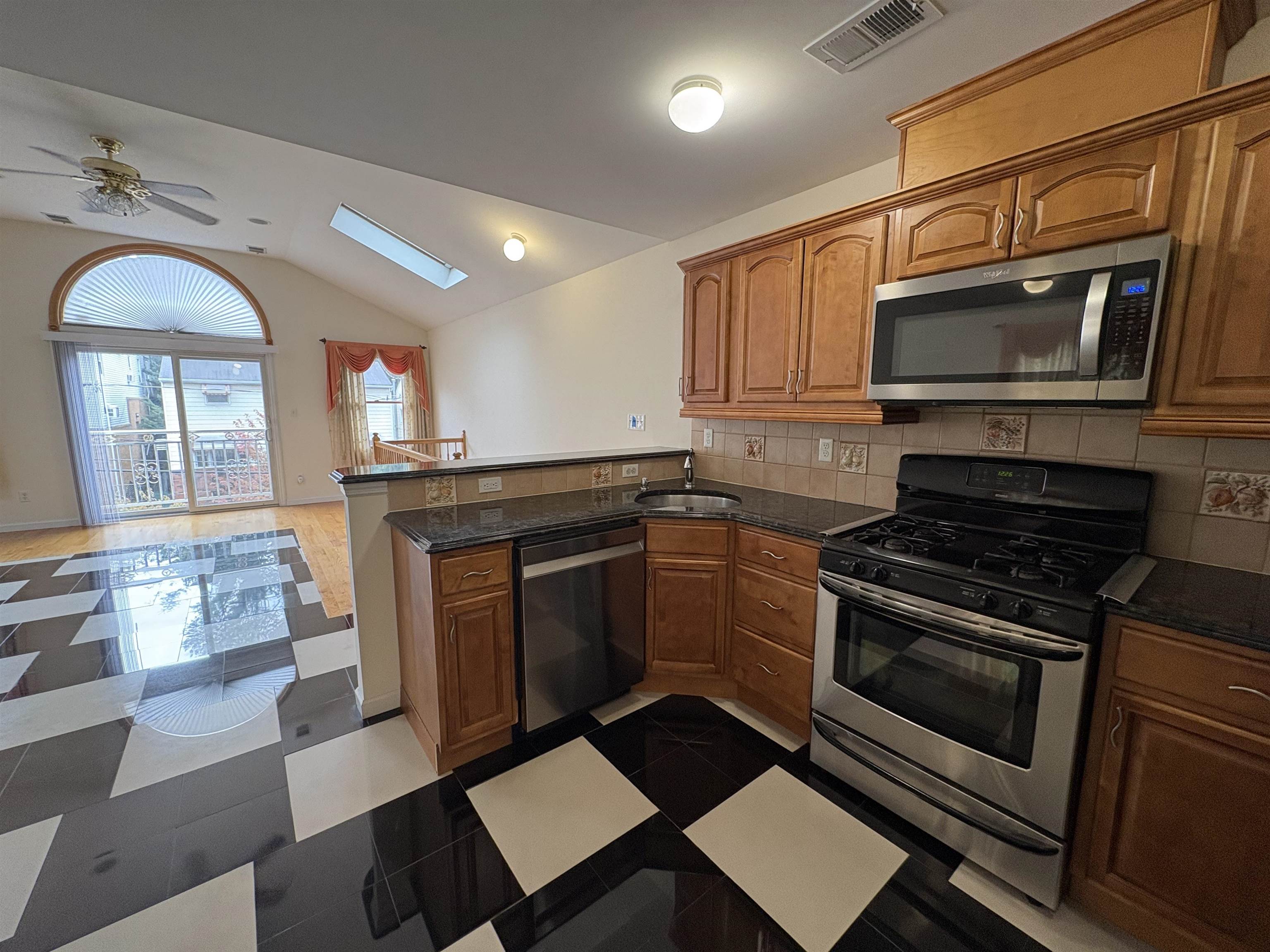 Jc, Heights, New Jersey, 07307, United States, 6 Bedrooms Bedrooms, ,6 BathroomsBathrooms,Residential,For Sale,1979354