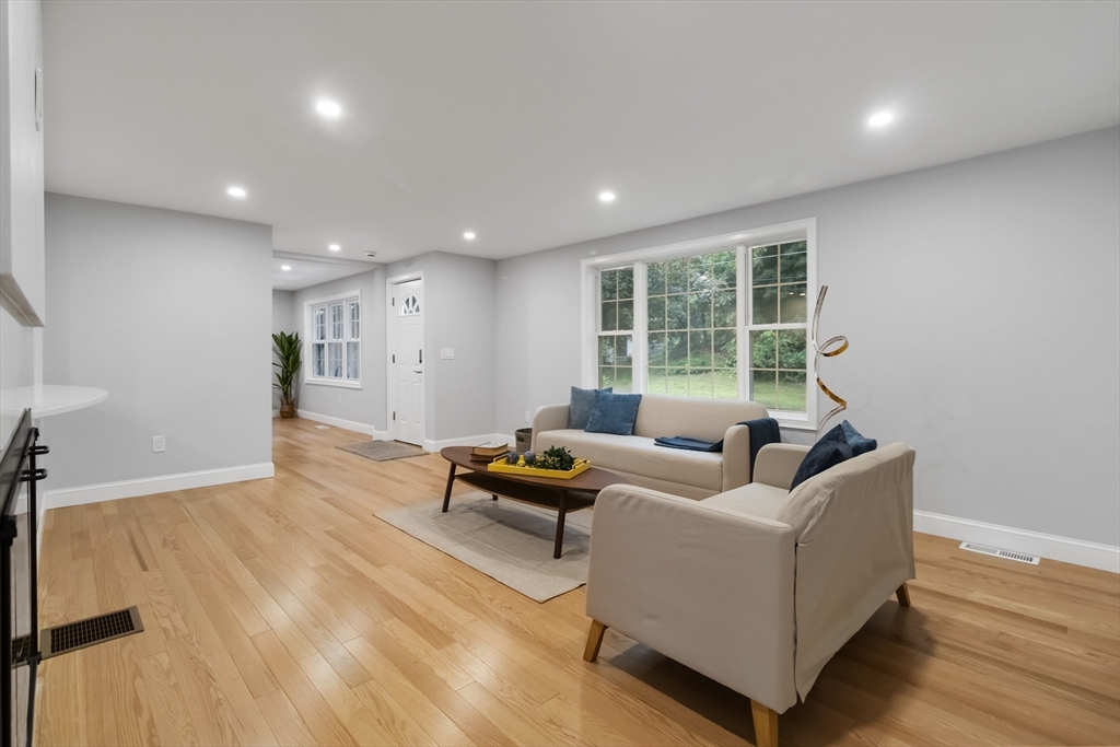 Wayland, Massachusetts, 01778, United States, 3 Bedrooms Bedrooms, ,2 BathroomsBathrooms,Residential,For Sale,1891680