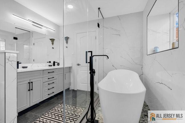 Bordentown Twp, New Jersey, 08505, United States, 4 Bedrooms Bedrooms, ,4 BathroomsBathrooms,Residential,For Sale,1989355