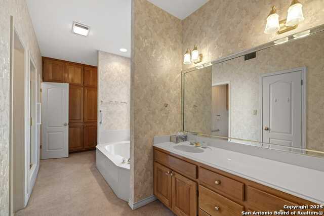 Kerrville, Texas, 78028, United States, 3 Bedrooms Bedrooms, ,4 BathroomsBathrooms,Residential,For Sale,1910535