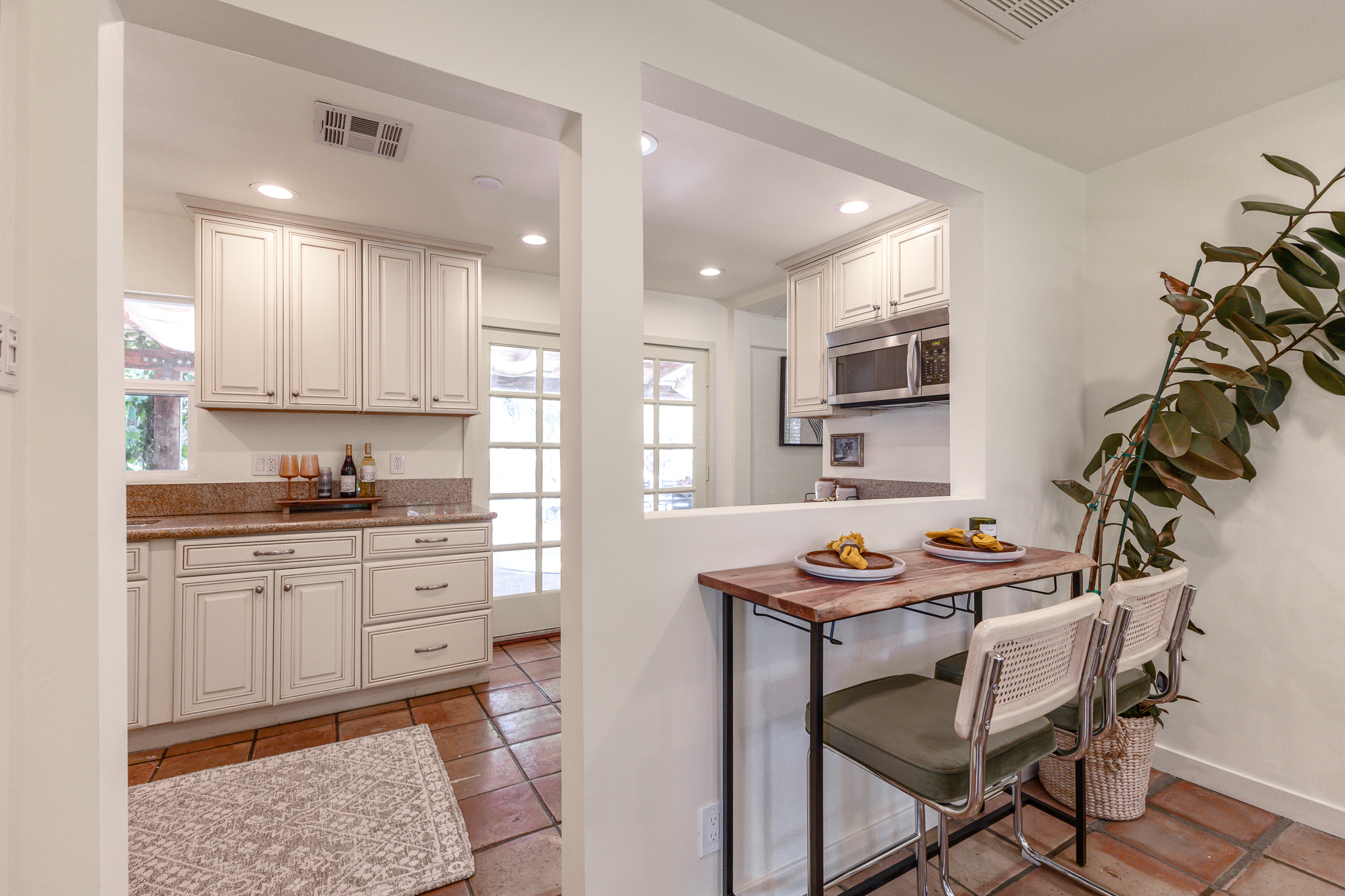  927 Pine Grove Ave - 物件實景