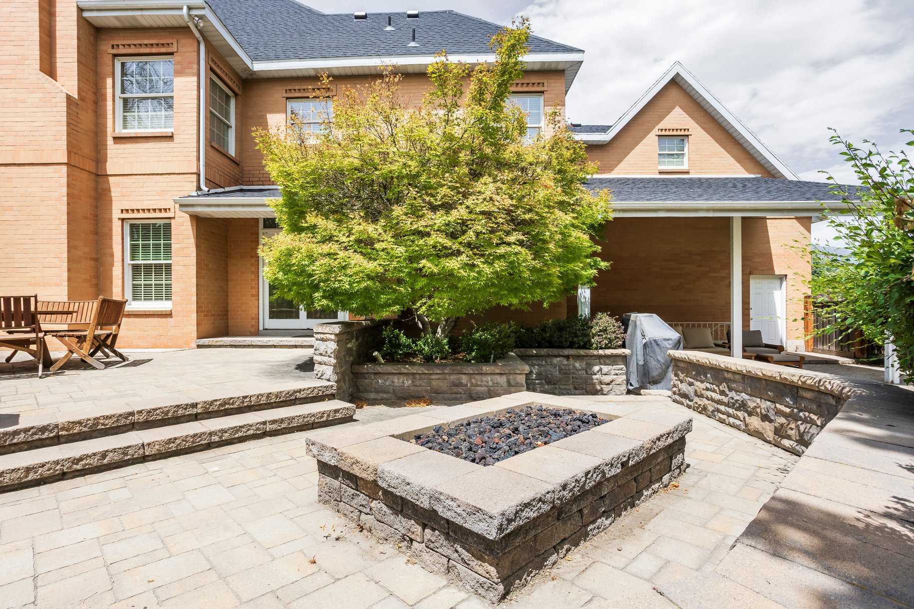  Custom Brick Beauty on Quiet Cul-de-Sac with Luxury Outdoor Living - 物件實景