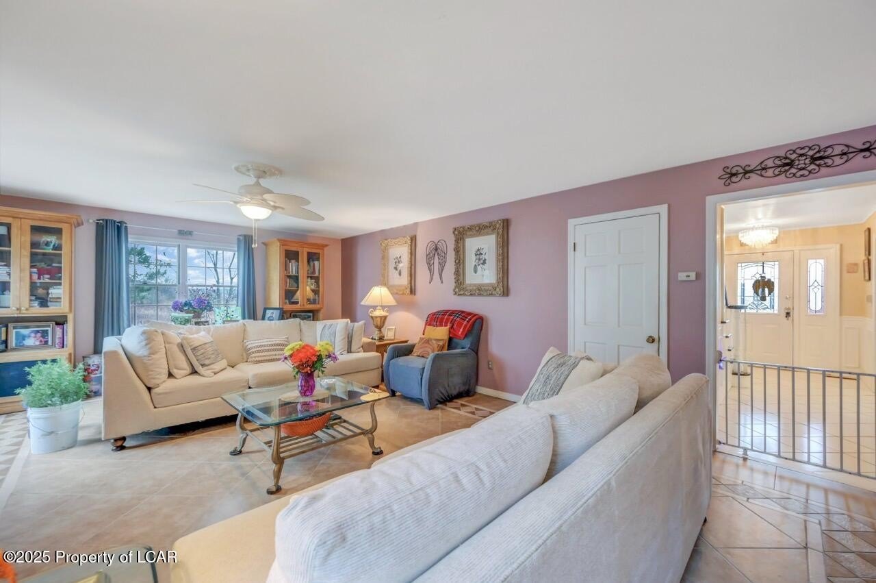 Sugarloaf, Pennsylvania, 18249, United States, 4 Bedrooms Bedrooms, ,3 BathroomsBathrooms,Residential,For Sale,1996756