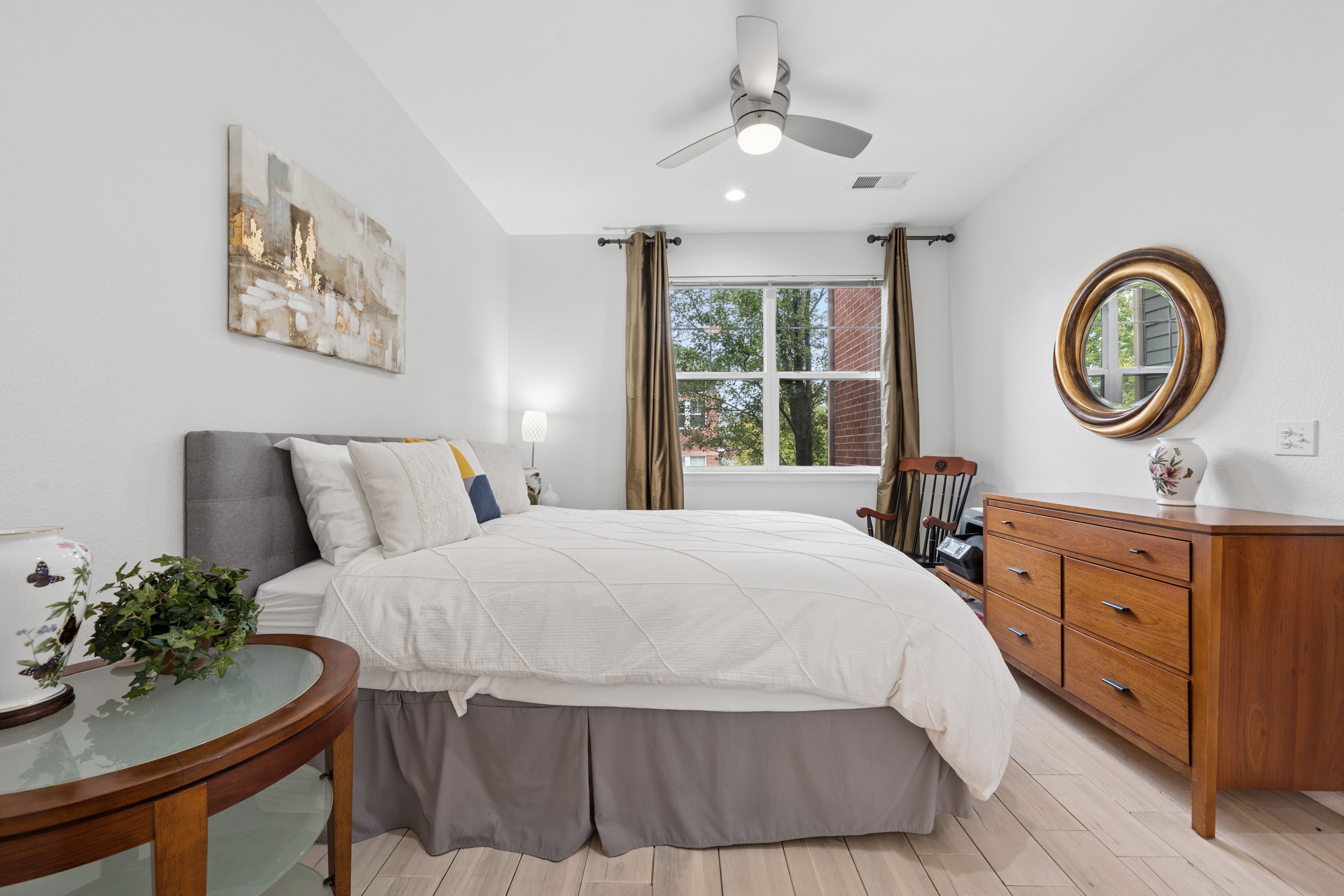  Turnkey Home Offers a Bright and Flexible Floor Plan - 物件實景