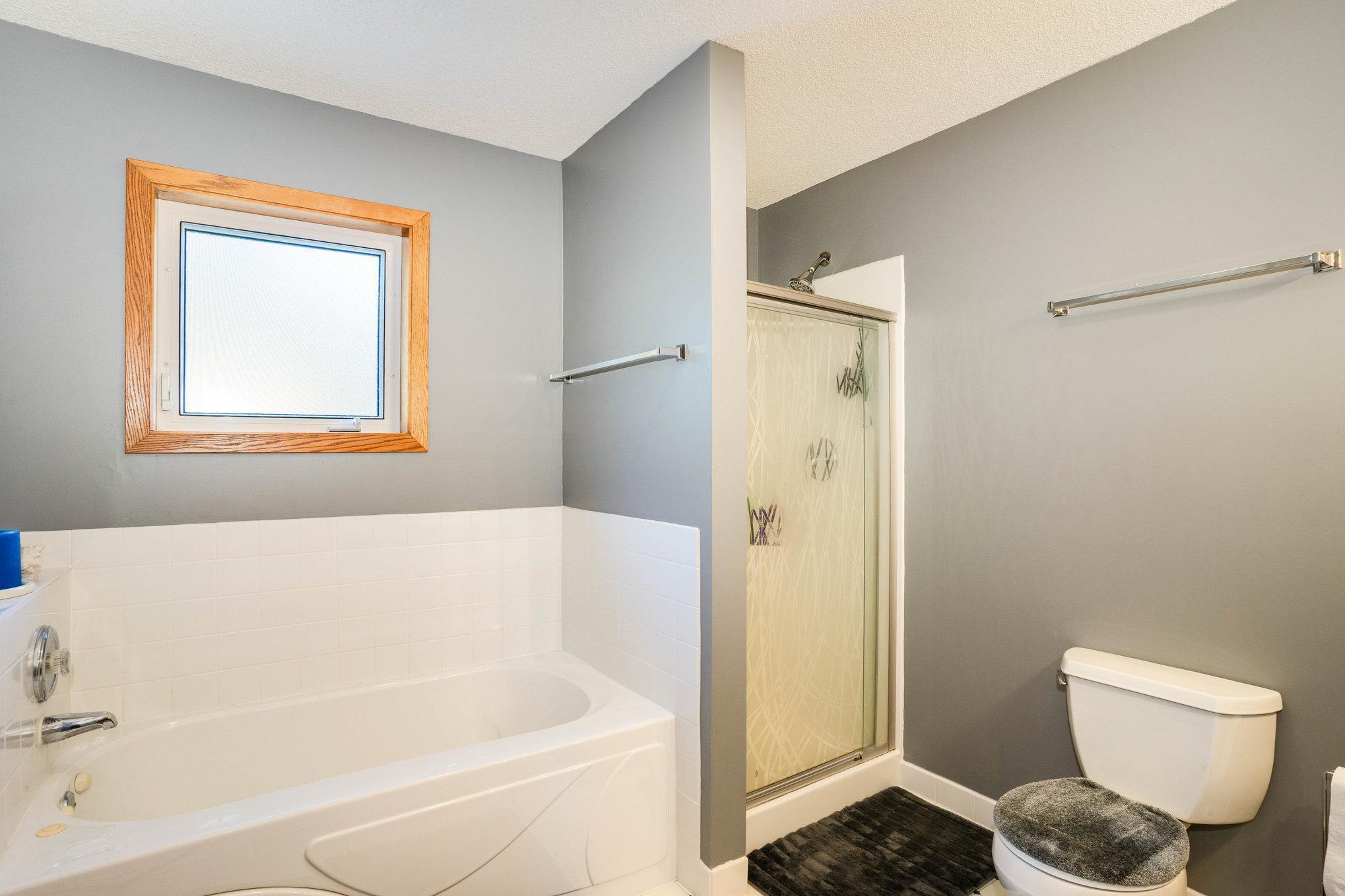 Lakeville, Minnesota, 55044, United States, 5 Bedrooms Bedrooms, ,1 BathroomBathrooms,Residential,For Sale,1933606