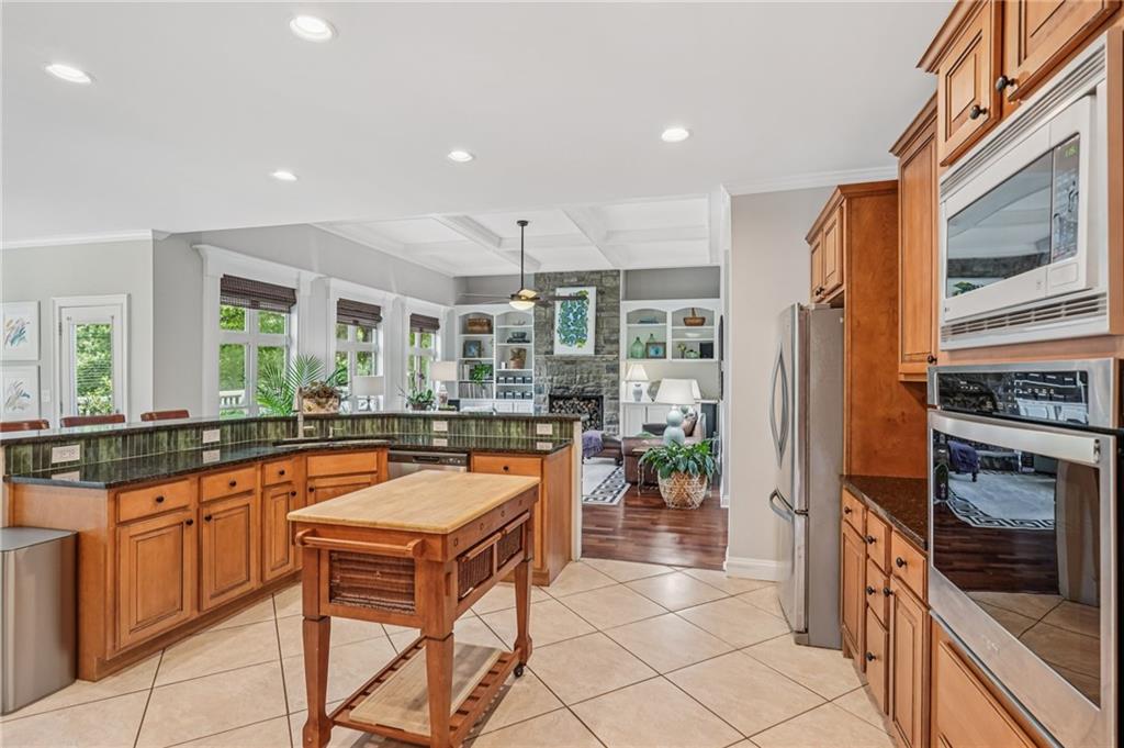Cartersville, Georgia, 30121, United States, 5 Bedrooms Bedrooms, ,6 BathroomsBathrooms,Residential,For Sale,1902967