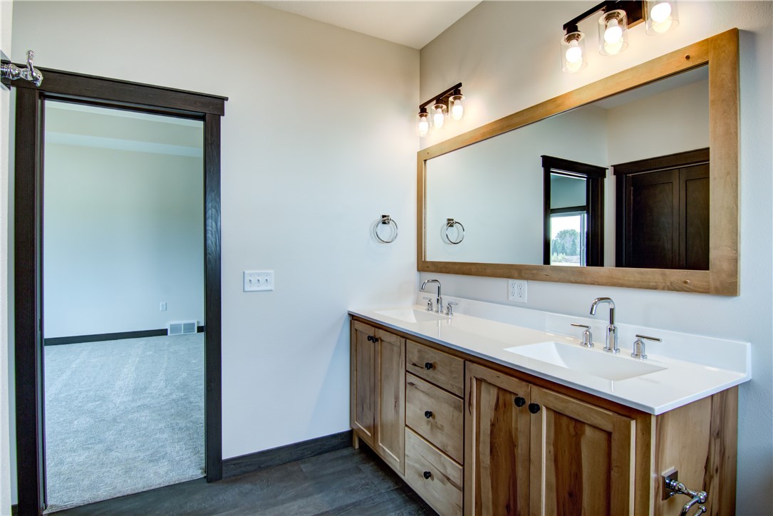 Chippewa Falls, Wisconsin, 54729, United States, 5 Bedrooms Bedrooms, ,3 BathroomsBathrooms,Residential,For Sale,1995396