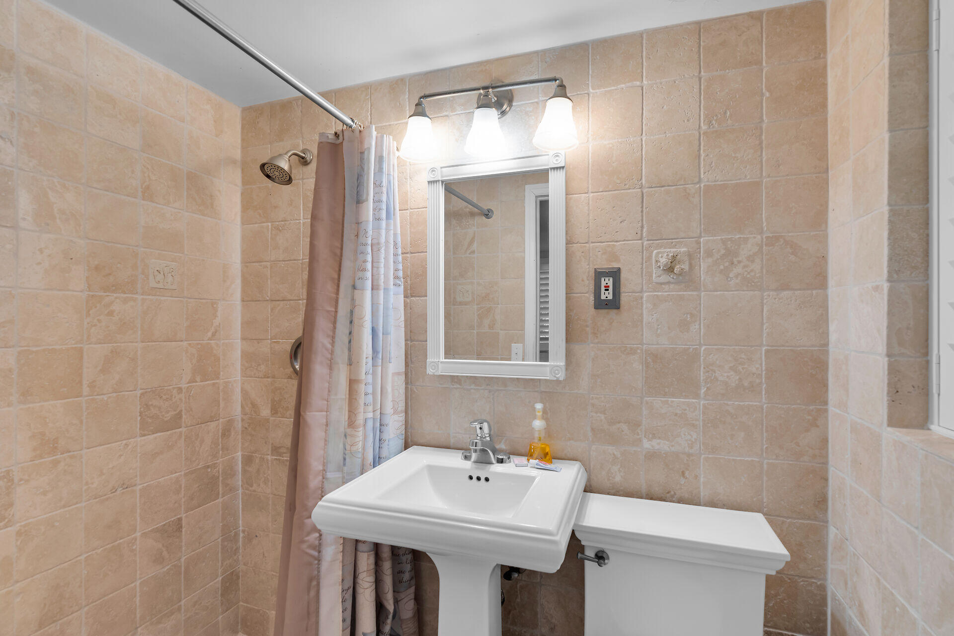 KEY LARGO, Florida, 33037, United States, 4 Bedrooms Bedrooms, ,3 BathroomsBathrooms,Residential,For Sale,1838577