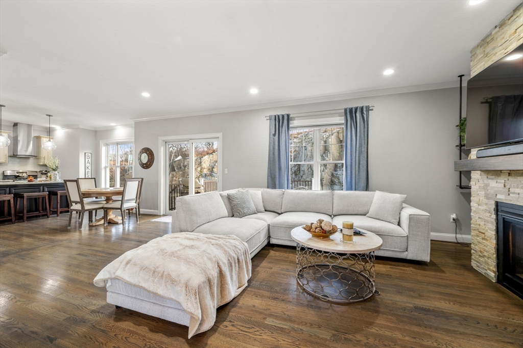 Salem, Massachusetts, 01970, United States, 4 Bedrooms Bedrooms, ,3 BathroomsBathrooms,Residential,For Sale,2002107