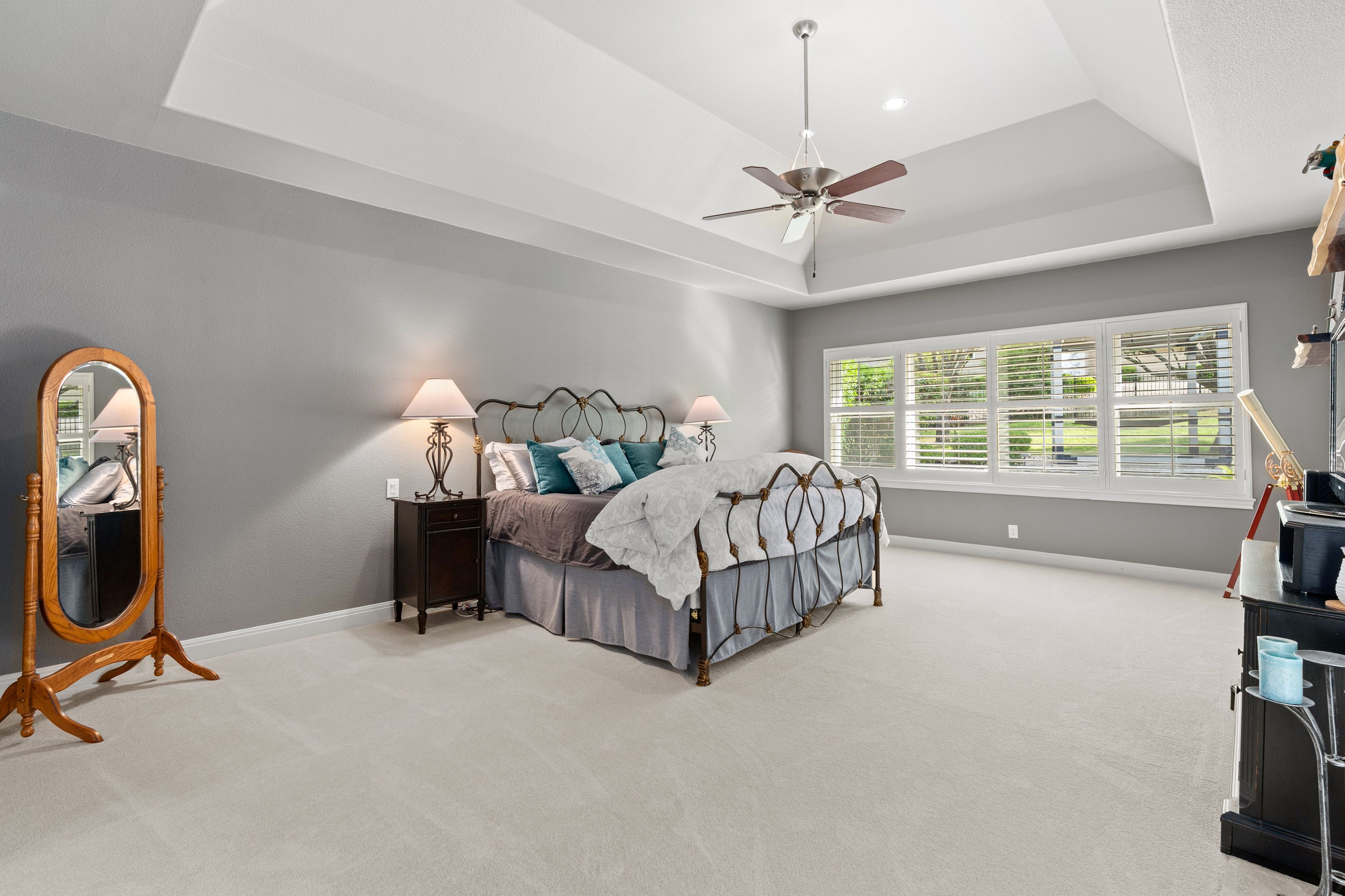  Spacious Estate with Poolside Views - 物件實景