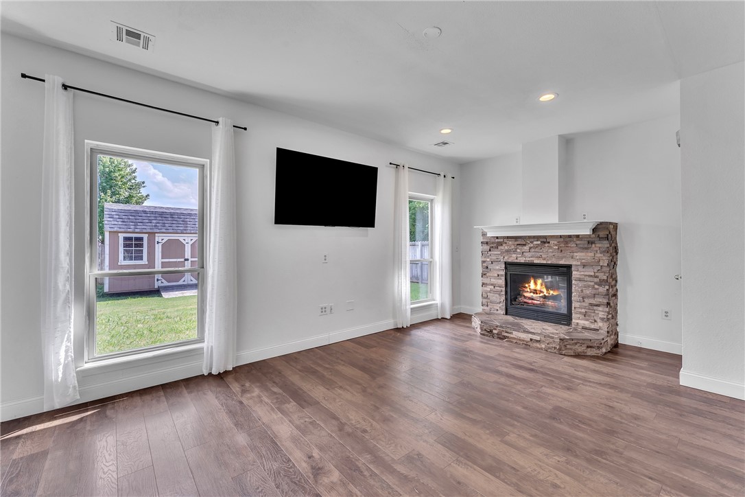 Bentonville, Arkansas, 72713, United States, 5 Bedrooms Bedrooms, ,3 BathroomsBathrooms,Residential,For Sale,1882390