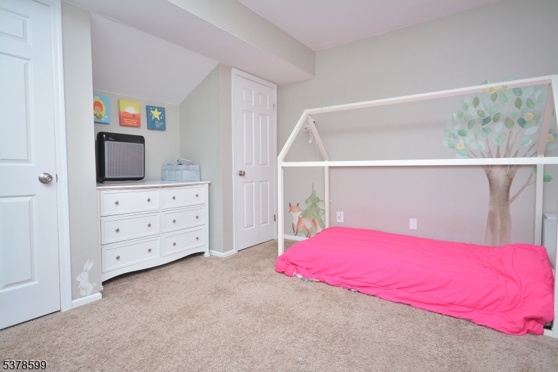 Bedminster Twp., New Jersey, 07921, United States, 3 Bedrooms Bedrooms, ,4 BathroomsBathrooms,Residential,For Sale,1989637