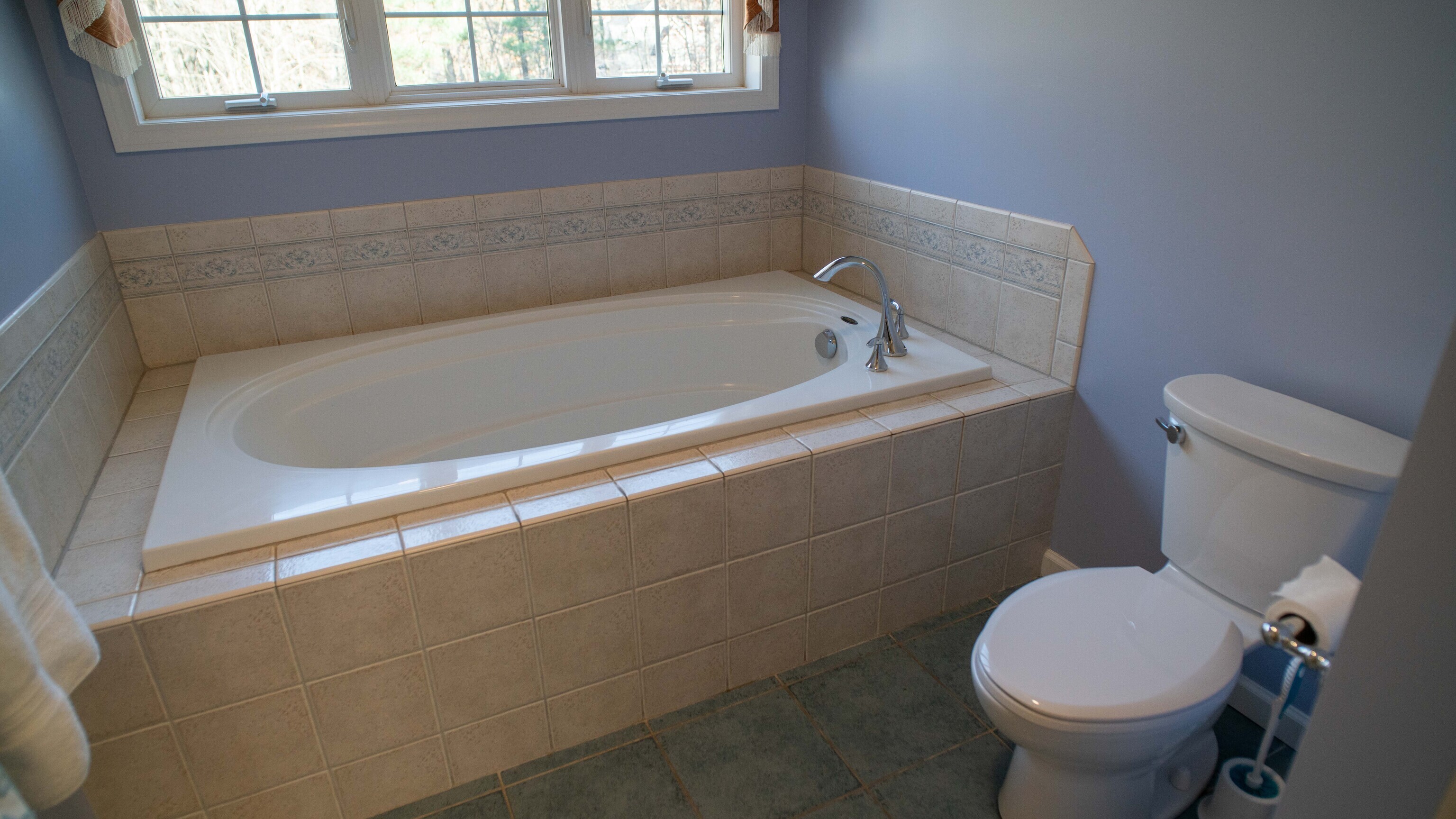 Tolland, Connecticut, 06084, United States, 4 Bedrooms Bedrooms, ,3 BathroomsBathrooms,Residential,For Sale,1989613