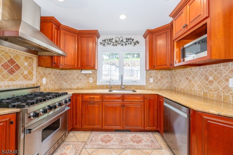 Wayne Twp., New Jersey, 07470, United States, 4 Bedrooms Bedrooms, ,3 BathroomsBathrooms,Residential,For Sale,2049437