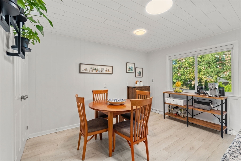 Watertown, Massachusetts, 02472, United States, 2 Bedrooms Bedrooms, ,1 BathroomBathrooms,Residential,For Sale,1950819