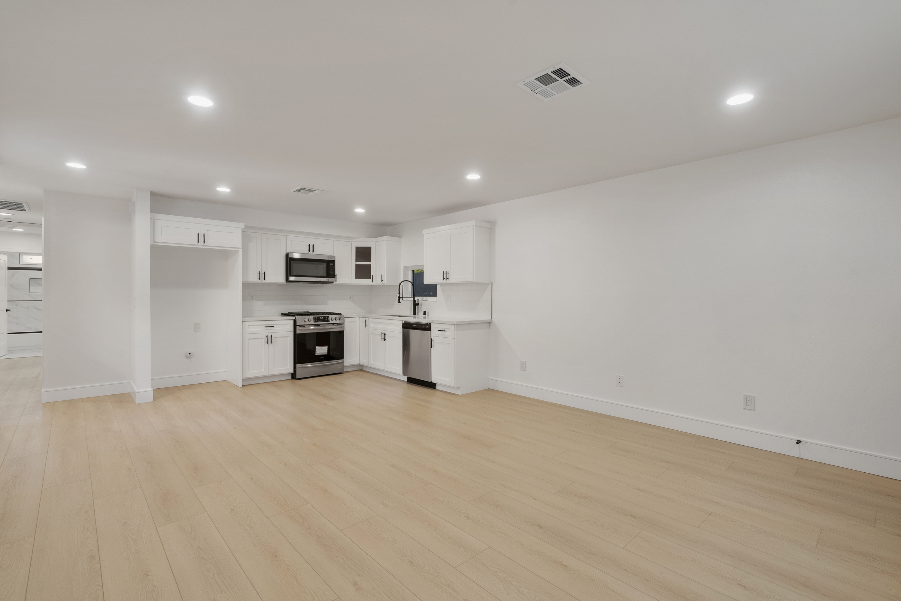  2706  S Cochran Ave - 物件實景