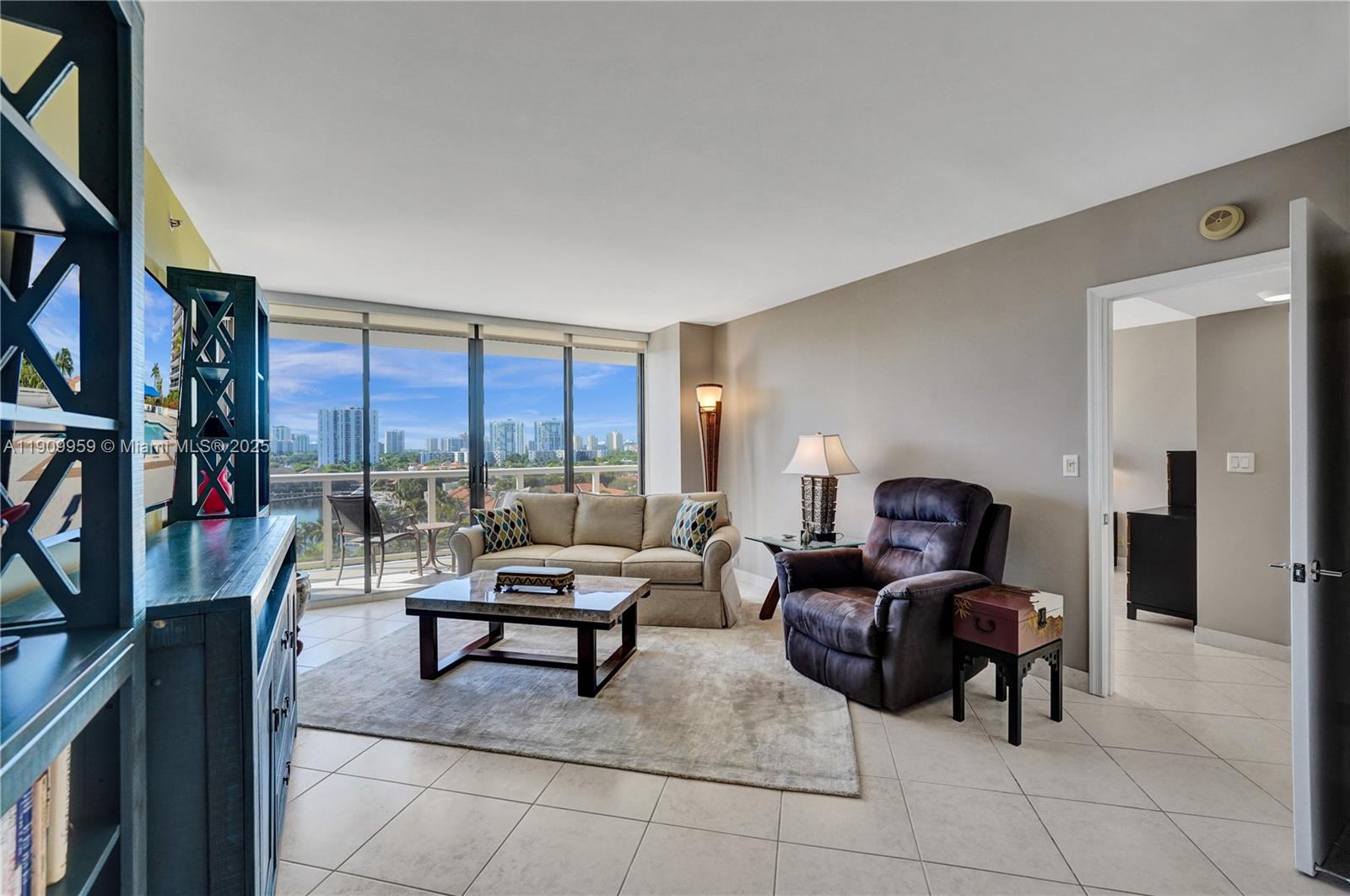 Aventura, Florida, 33180, United States, 2 Bedrooms Bedrooms, ,2 BathroomsBathrooms,Residential,For Sale,1988948