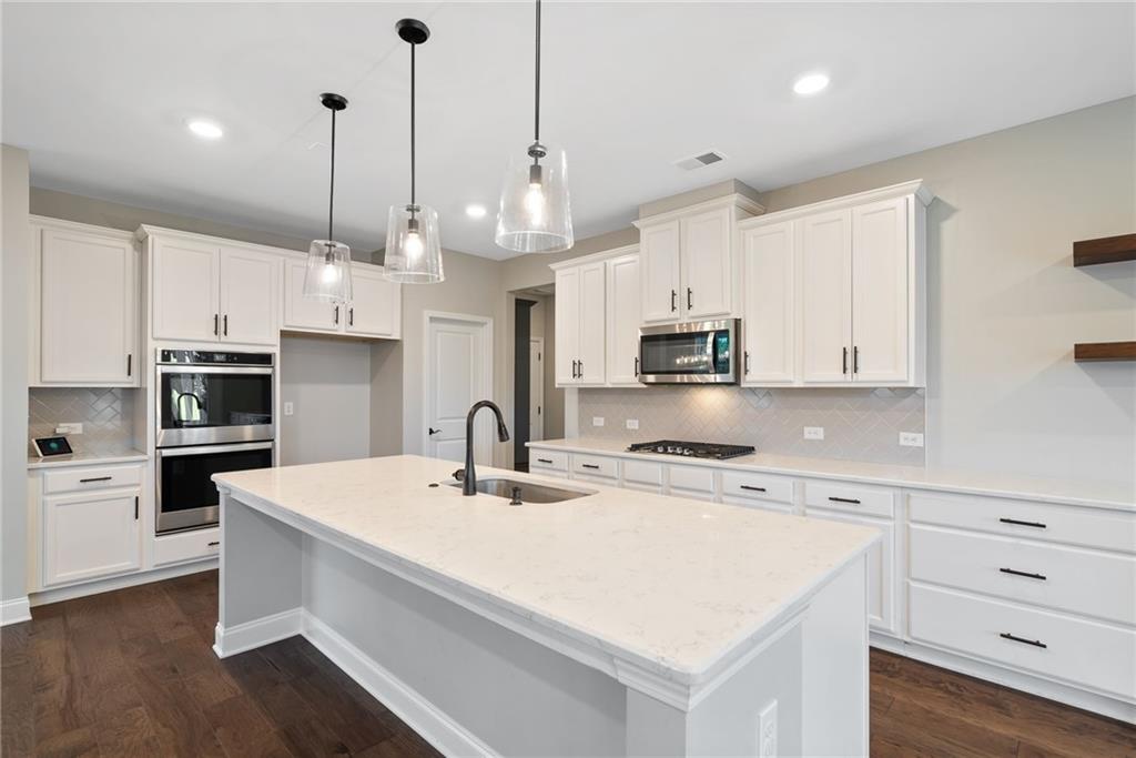 Buford, Georgia, 30519, United States, 5 Bedrooms Bedrooms, ,4 BathroomsBathrooms,Residential,For Sale,1896602