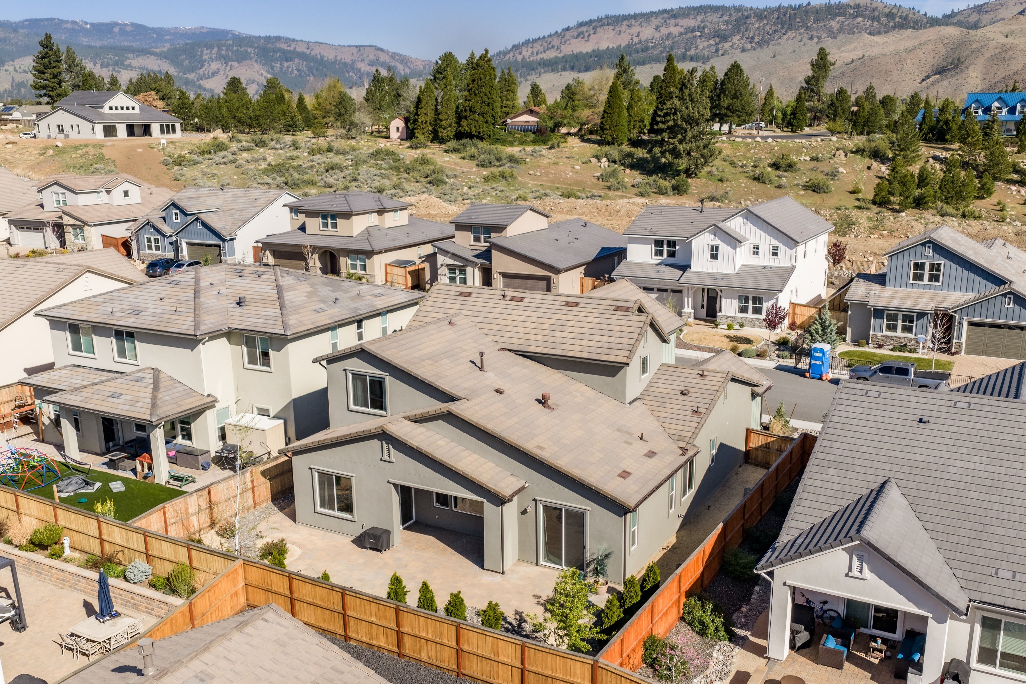  Striking Two-Story Modern Living in Verdi - 物件實景