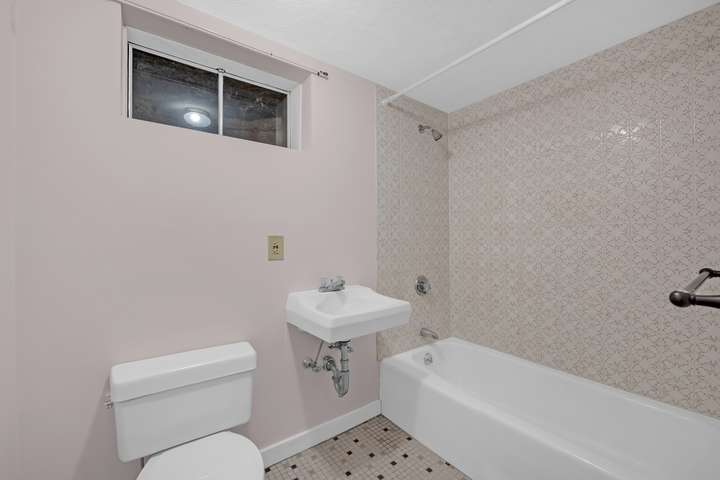 Wakefield, Massachusetts, 01880, United States, 4 Bedrooms Bedrooms, ,3 BathroomsBathrooms,Residential,For Sale,1978637