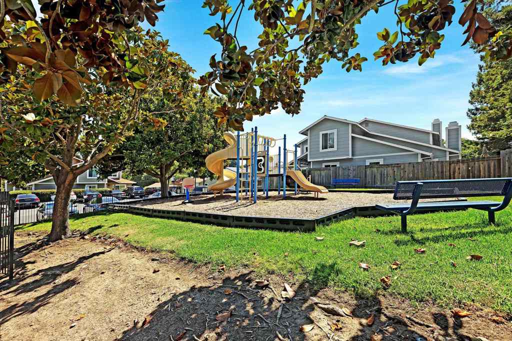 Hayward, California, 94541, United States, 2 Bedrooms Bedrooms, ,2 BathroomsBathrooms,Residential,For Sale,2012744