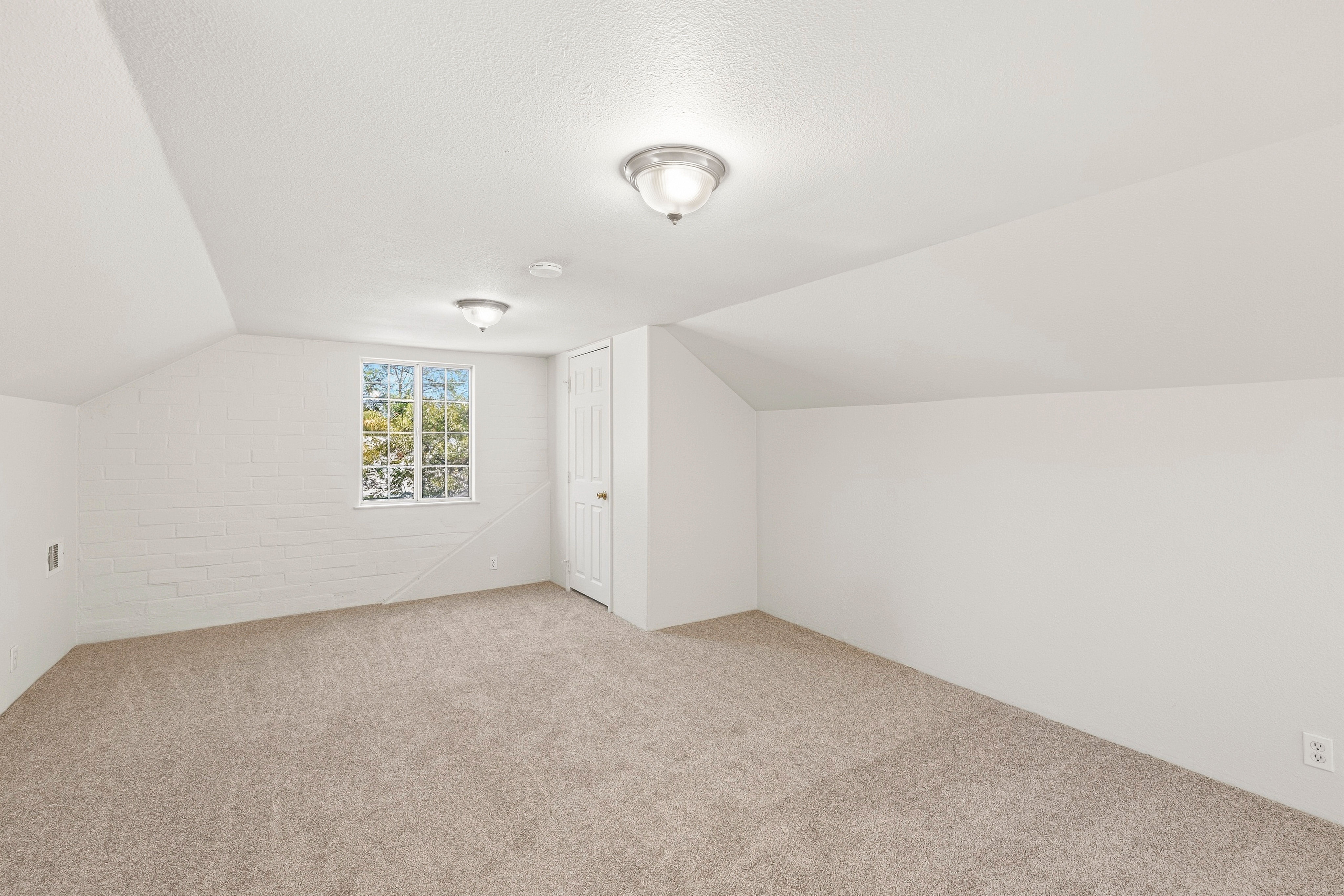  1241 Arcade Boulevard, Sacramento, CA 95815 - 物件實景