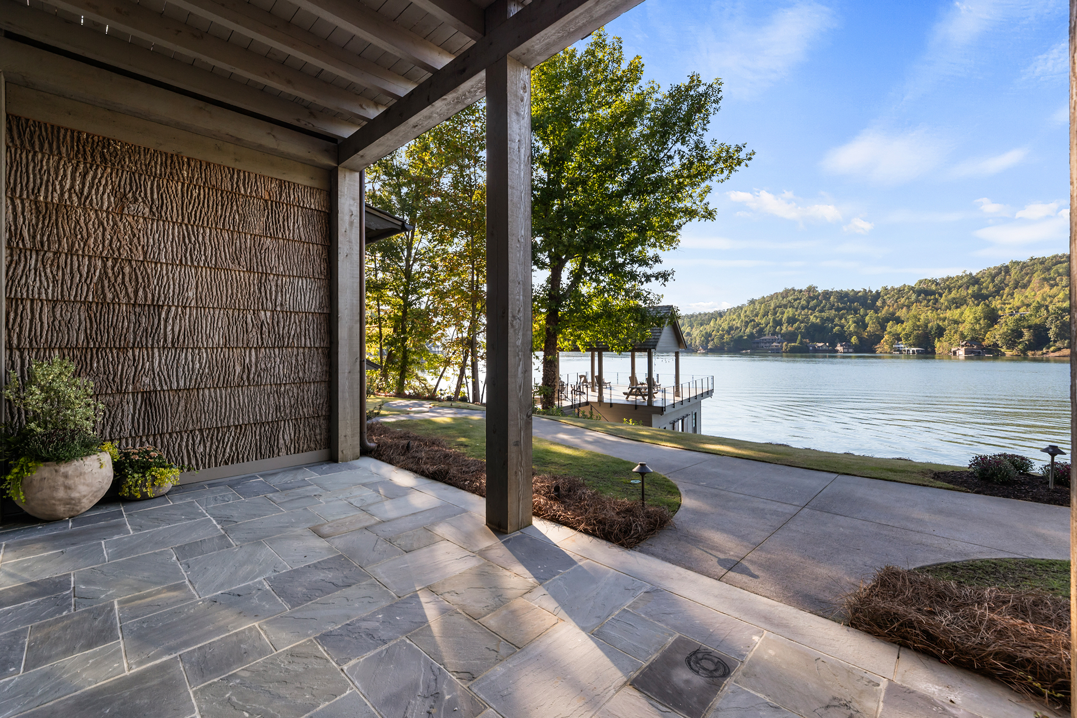  Breathtaking Lake Burton Views from an Exceptional Custom Lakehouse - 物件實景