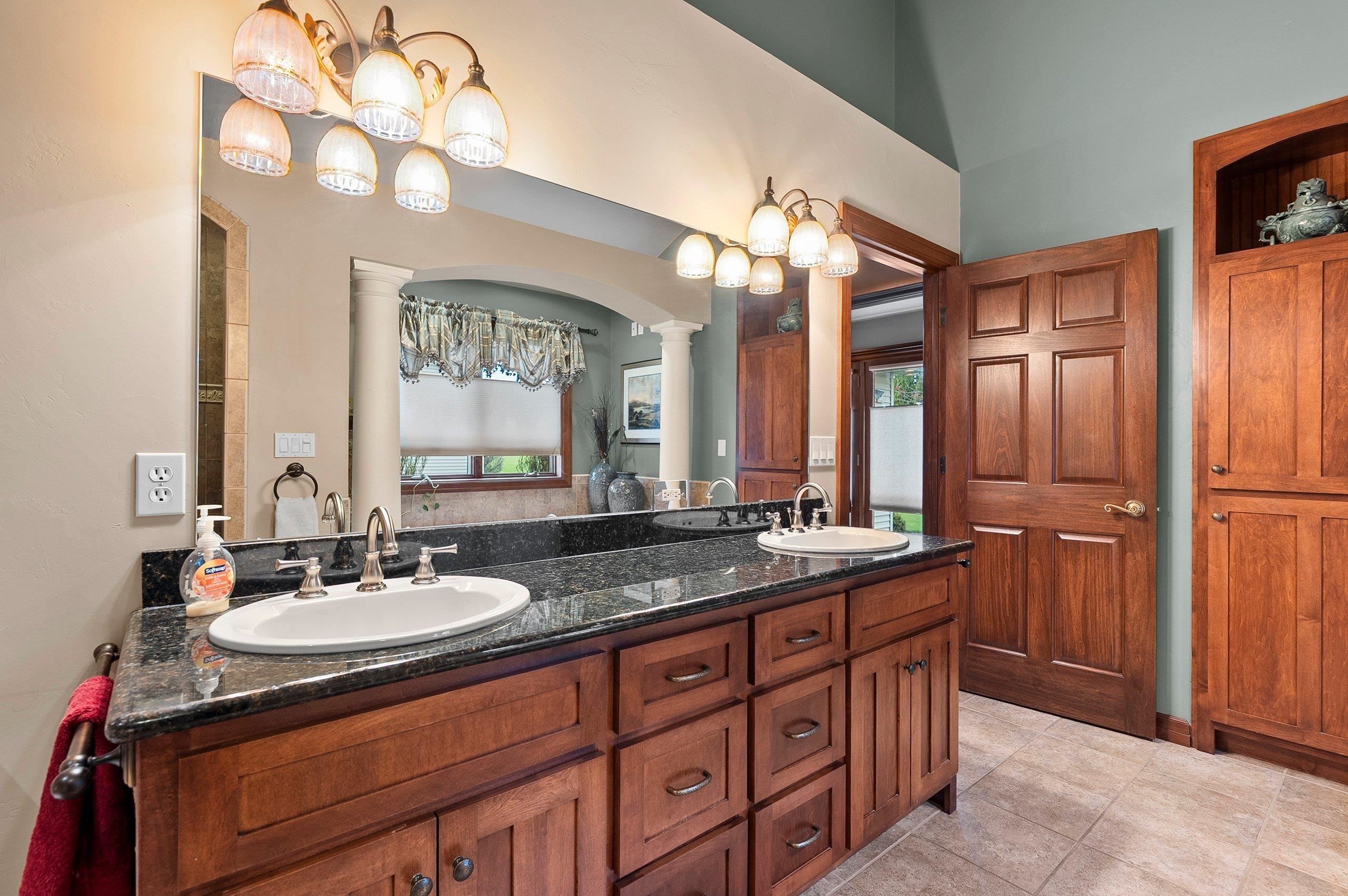 DE PERE, Wisconsin, 54115, United States, 3 Bedrooms Bedrooms, ,4 BathroomsBathrooms,Residential,For Sale,2048400