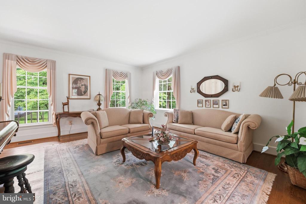 Warrenton, Virginia, 20187, United States, 4 Bedrooms Bedrooms, ,3 BathroomsBathrooms,Residential,For Sale,2048505